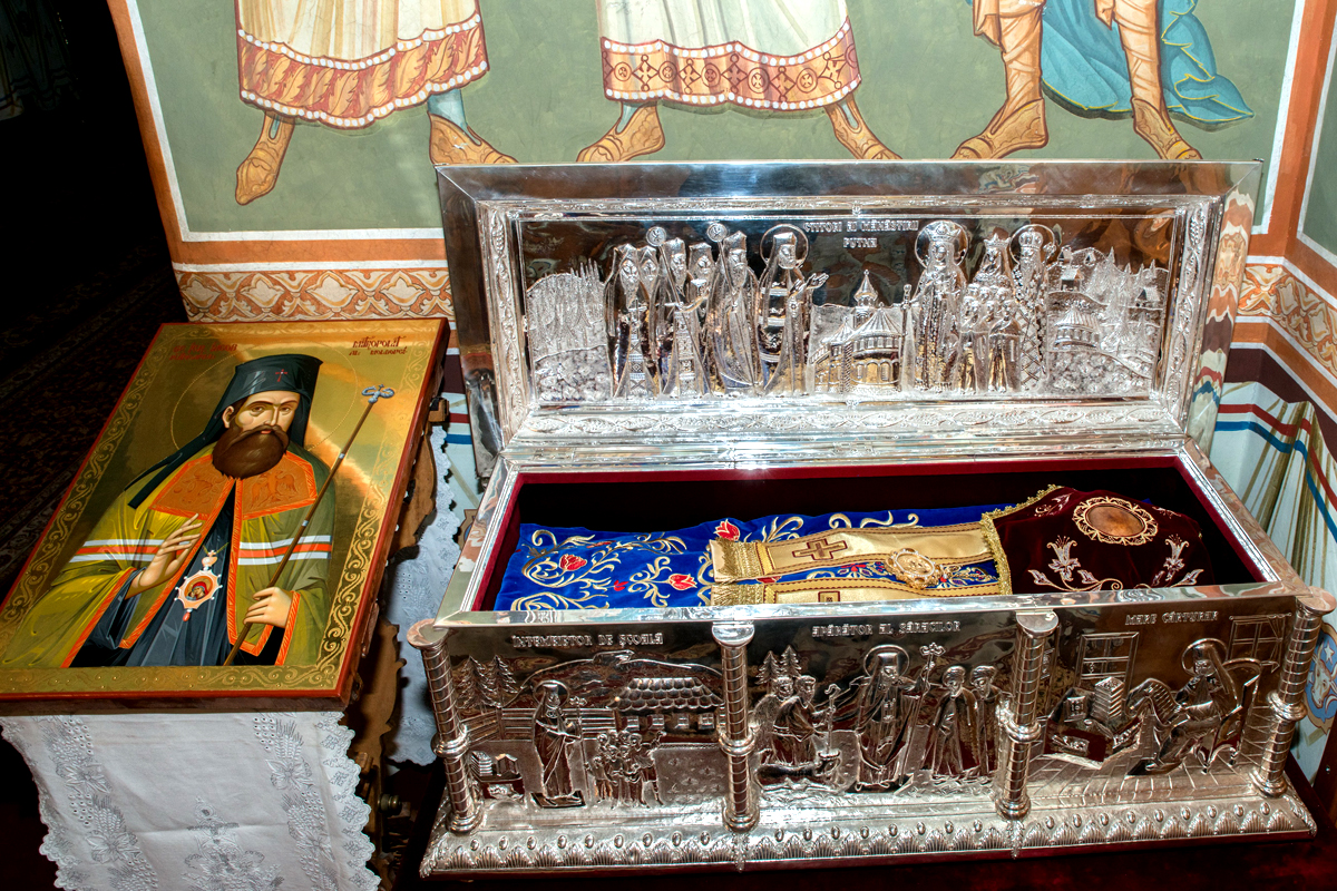 Moaștele Sfântului Iacob Putneanul Moaștele Sfântului Iacob Putneanul