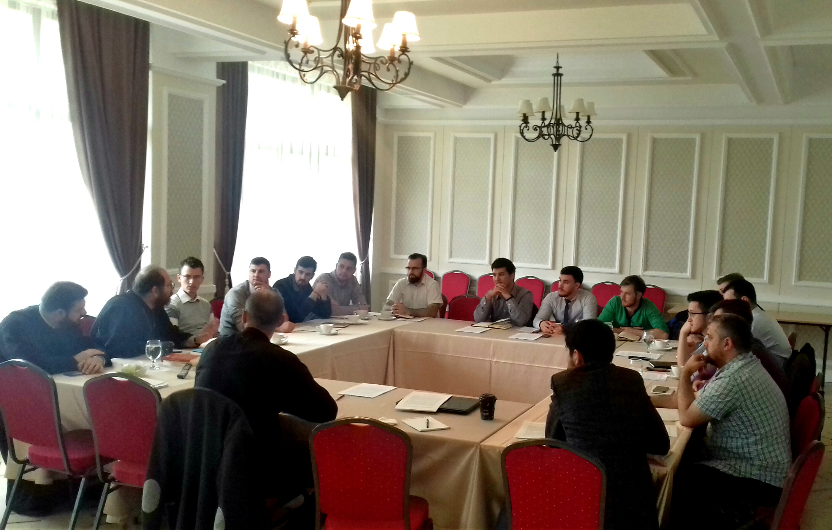 Atelier formativ susţinut de părintele Constantin Necula pentru masteranzii teologi