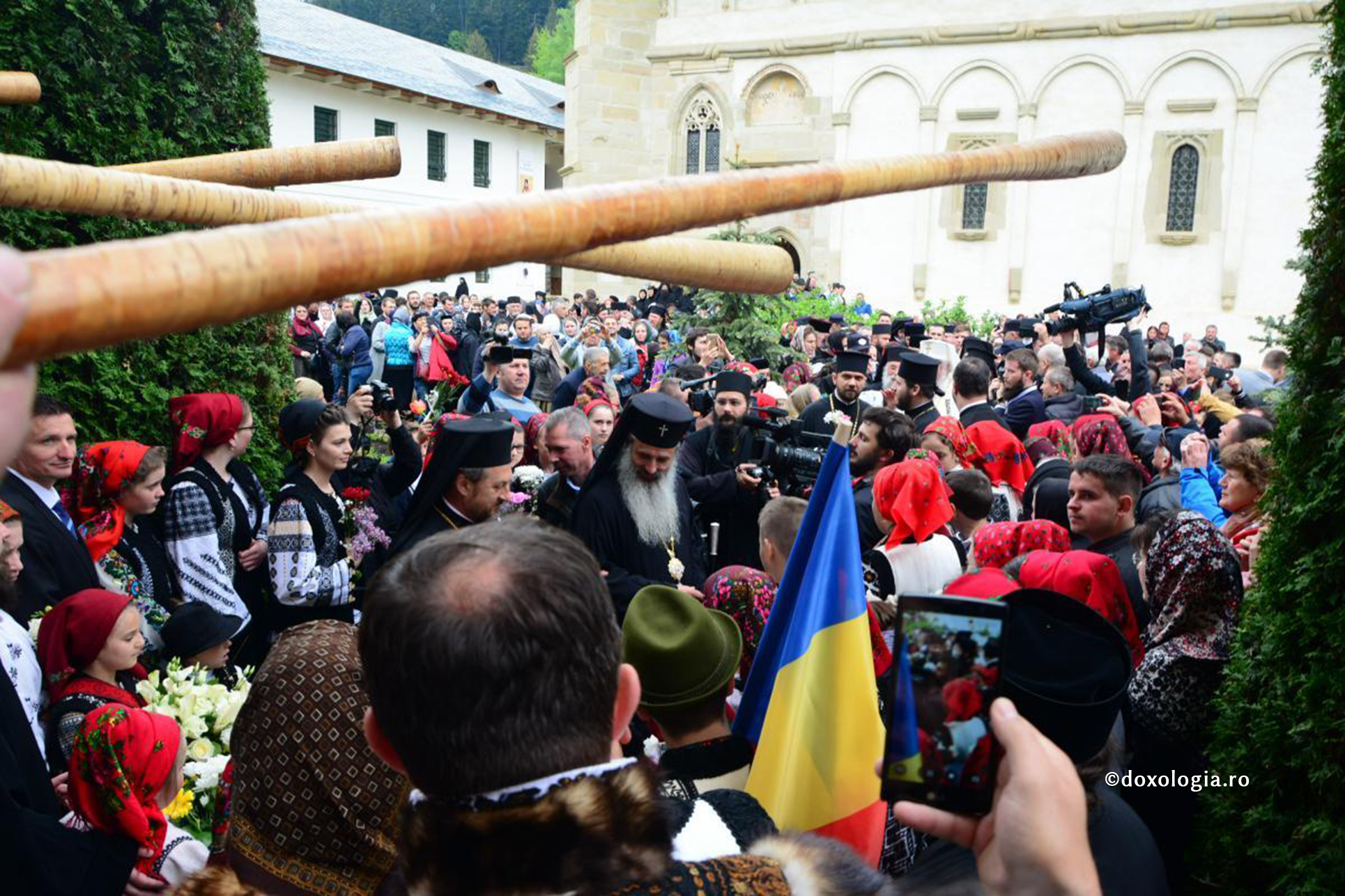 Patriarhul României a ajuns la Putna