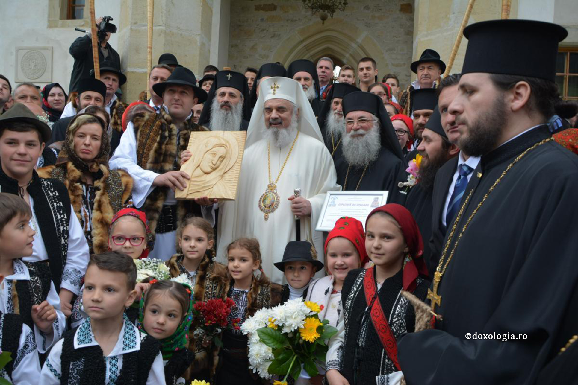 Patriarhul României a ajuns la Putna