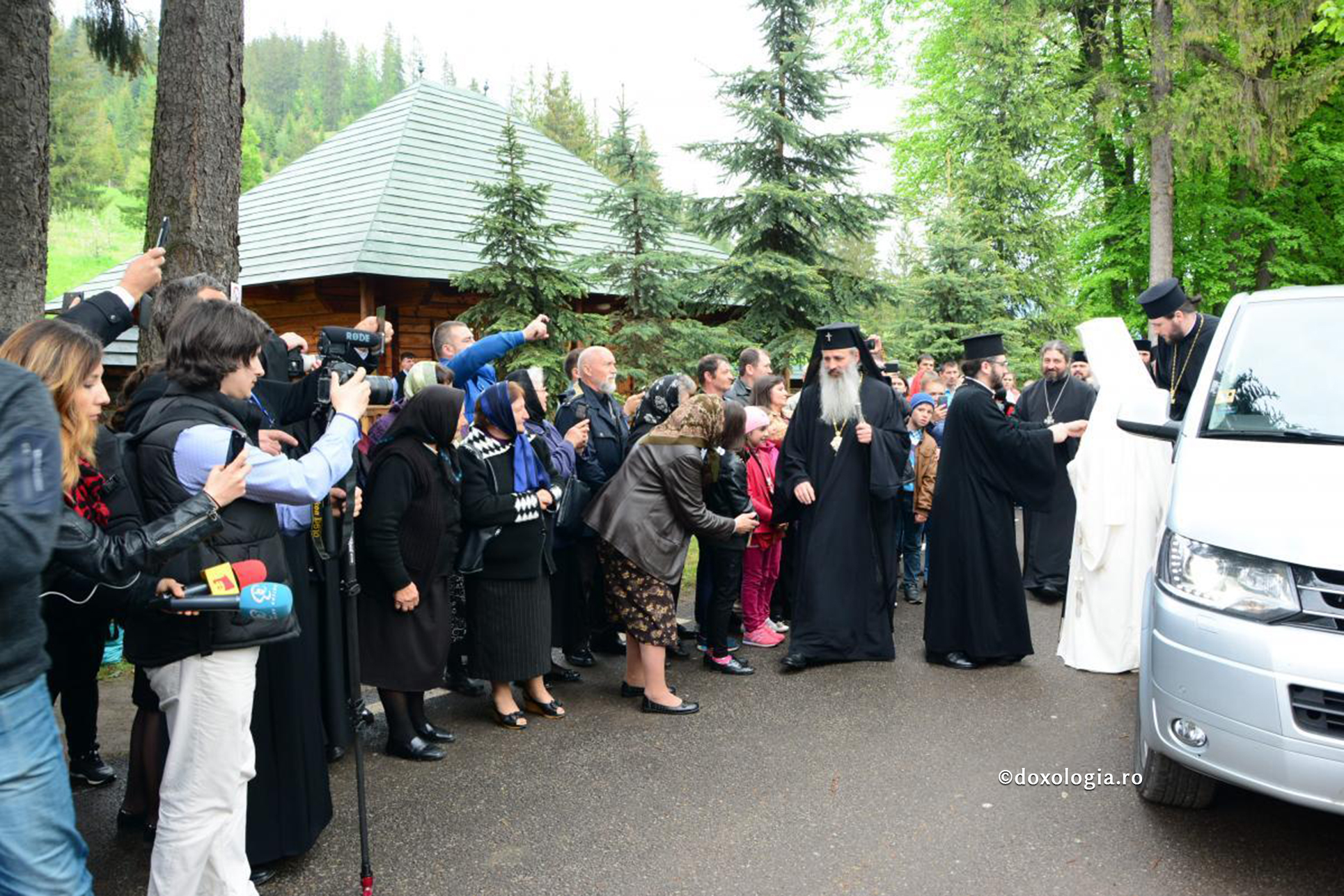 Patriarhul României a ajuns la Putna