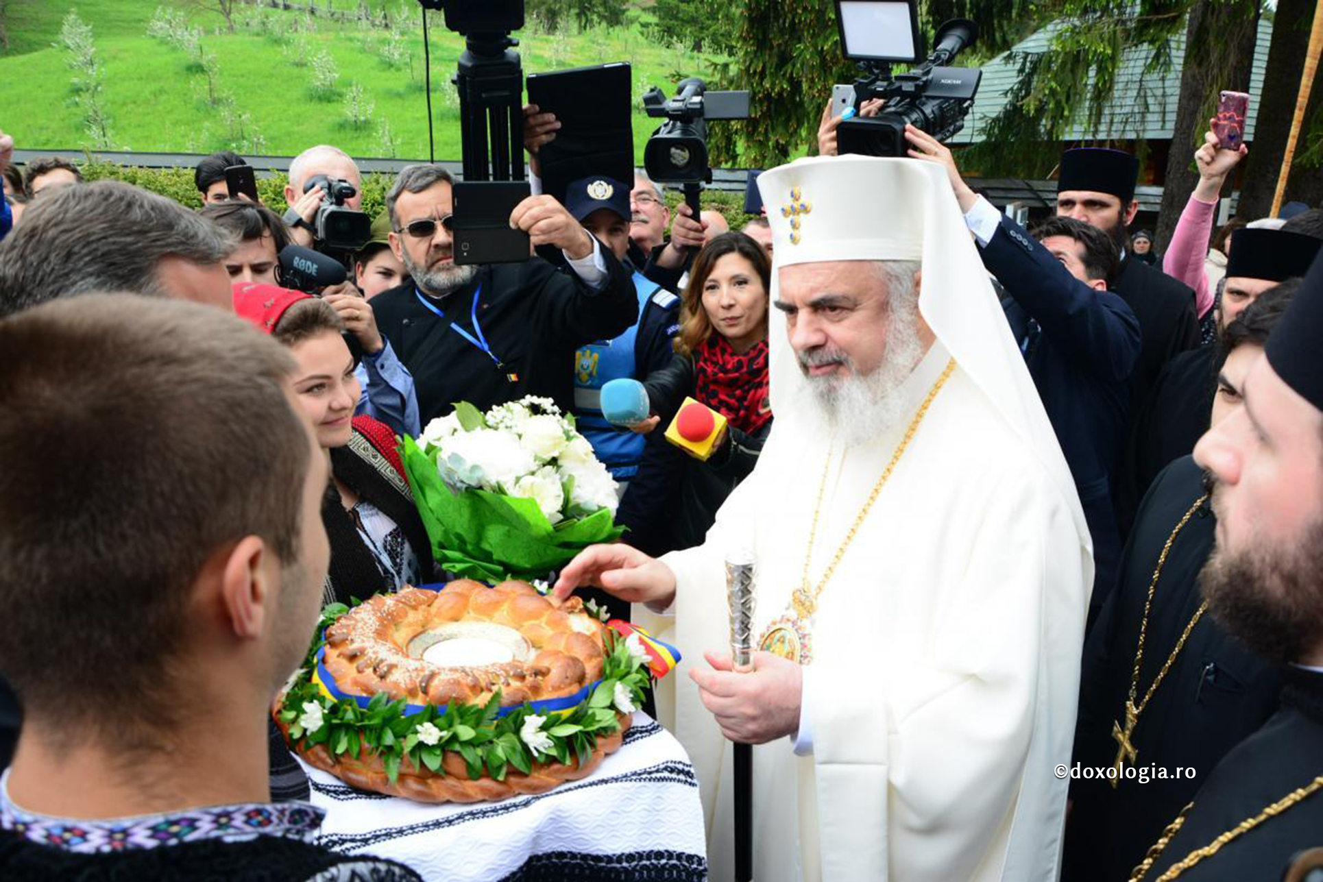 Patriarhul României a ajuns la Putna