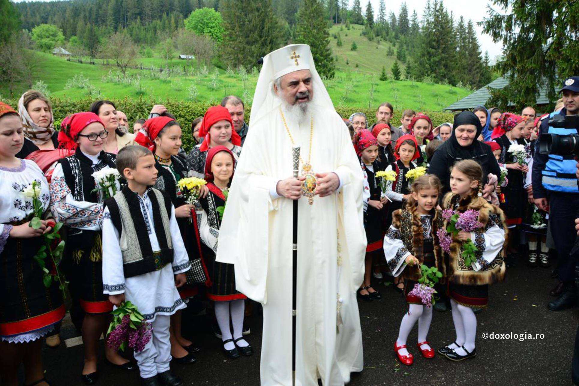 Patriarhul României a ajuns la Putna