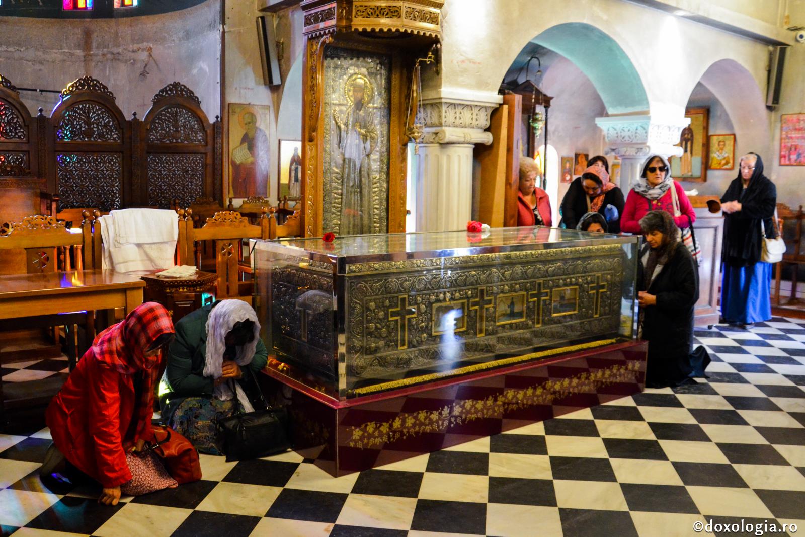 (Video) Prohodul Sfântului Efrem cel Nou