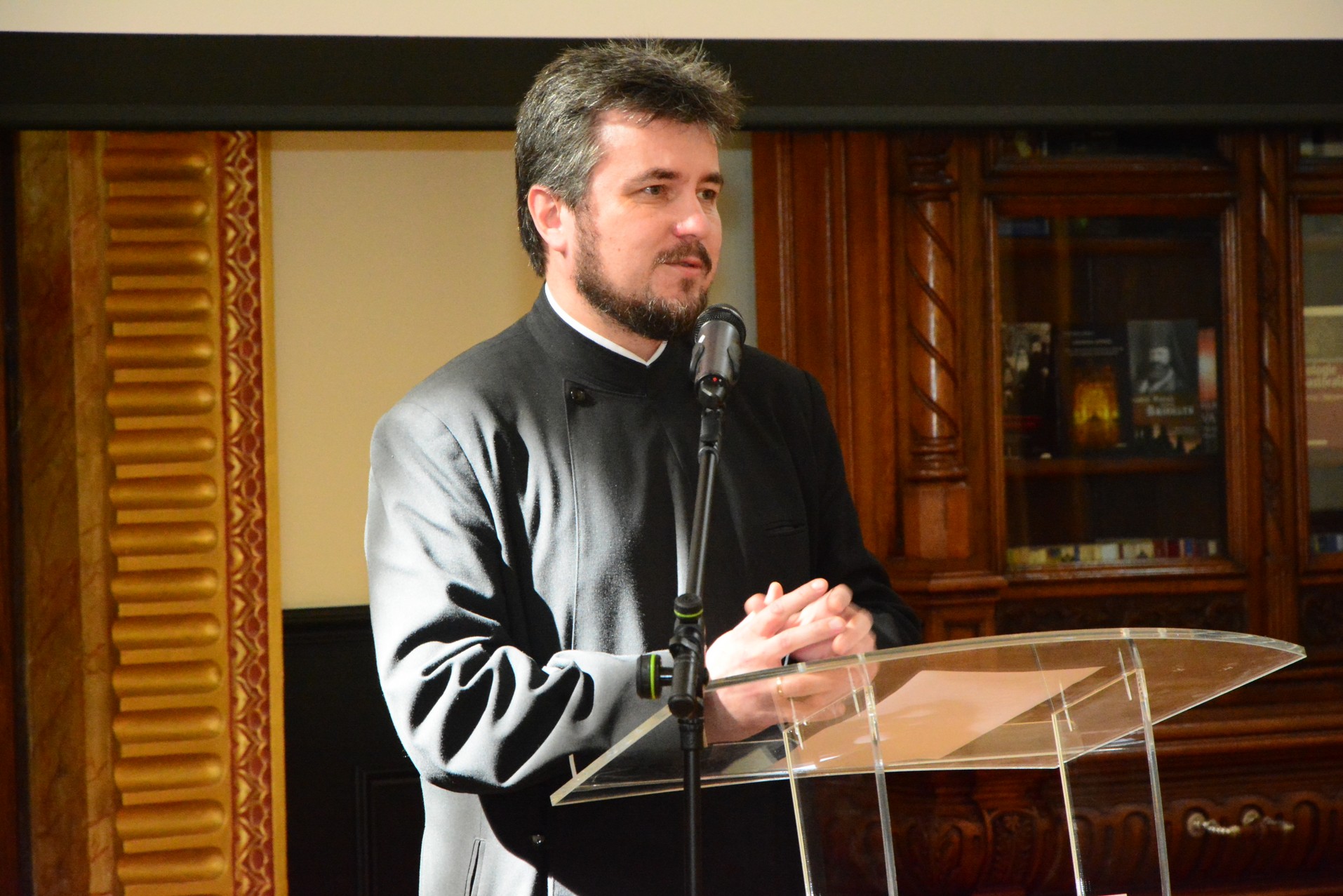 Elevii olimpici, premiaţi de IPS Părinte Mitropolit Teofan