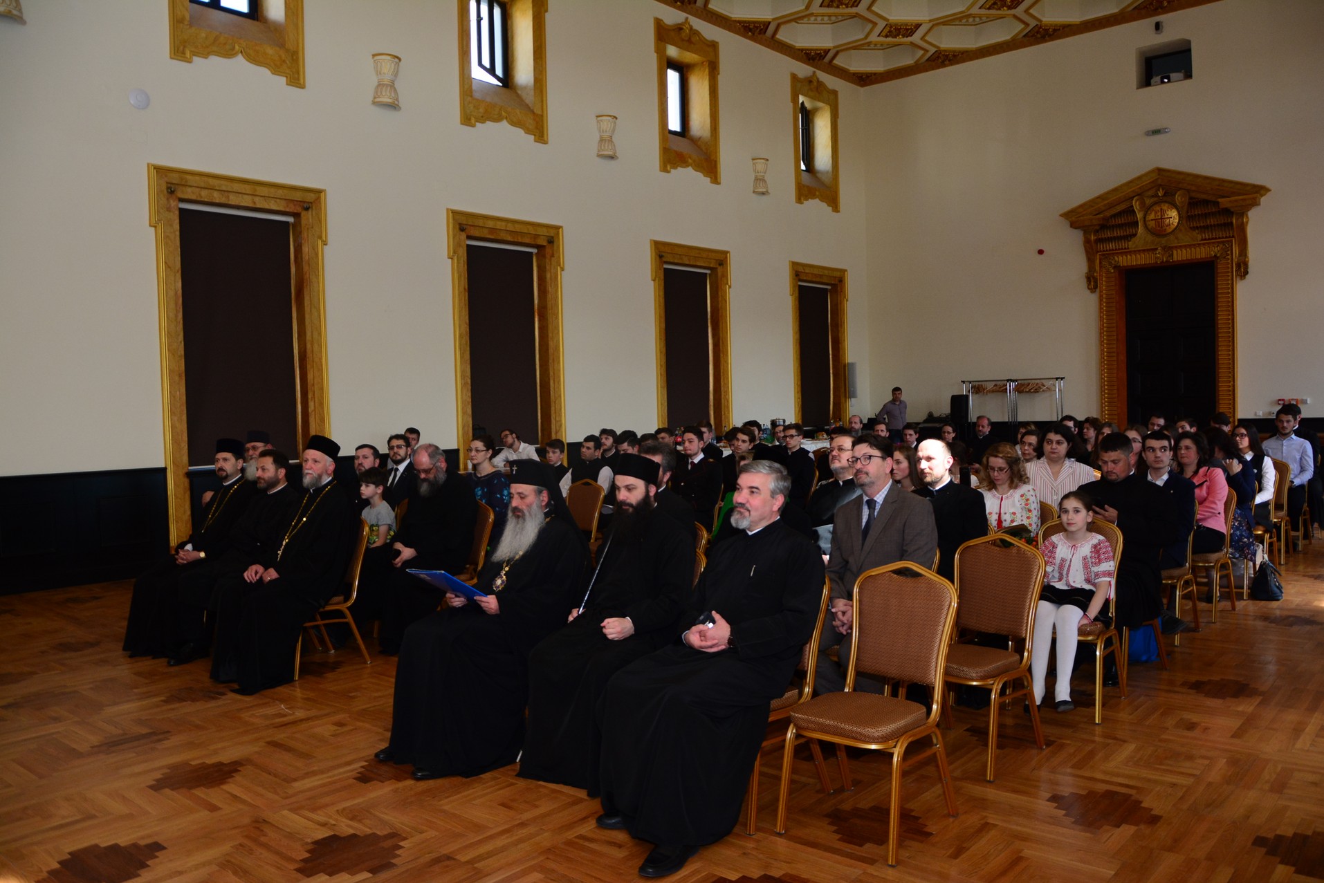 Elevii olimpici, premiaţi de IPS Părinte Mitropolit Teofan