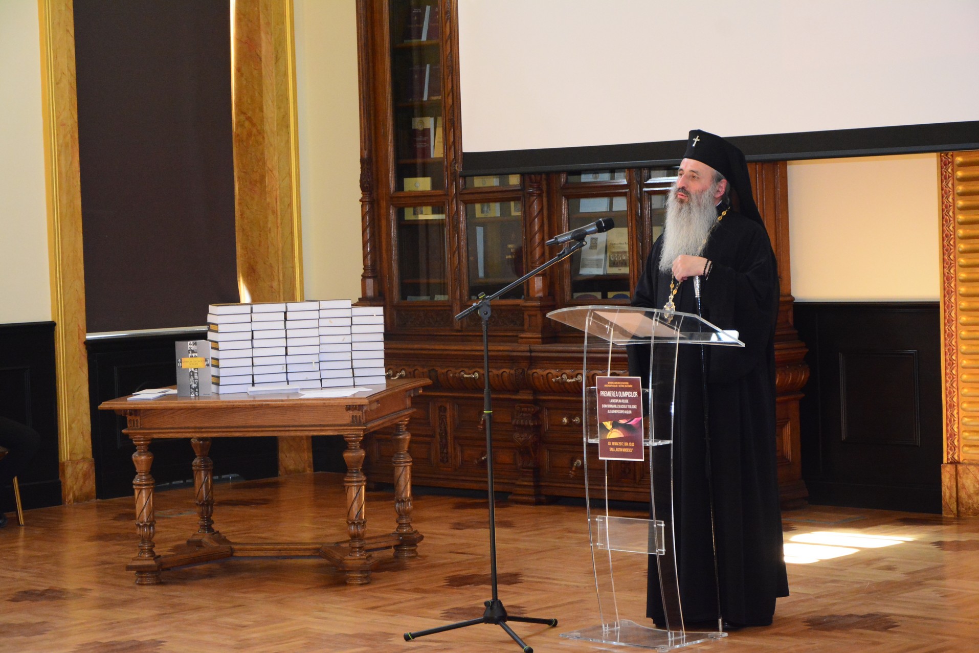 Elevii olimpici, premiaţi de IPS Părinte Mitropolit Teofan