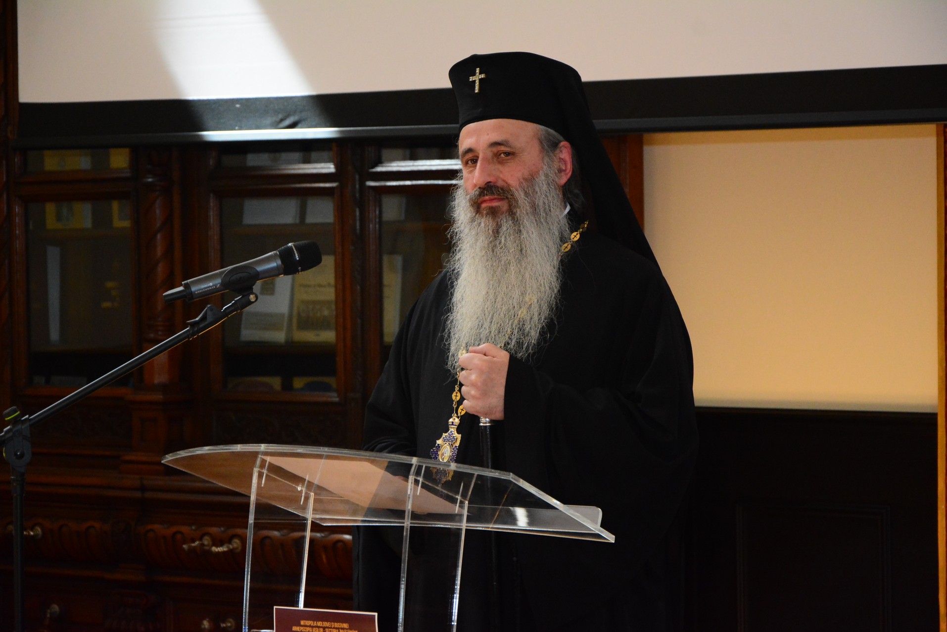 Elevii olimpici, premiaţi de IPS Părinte Mitropolit Teofan