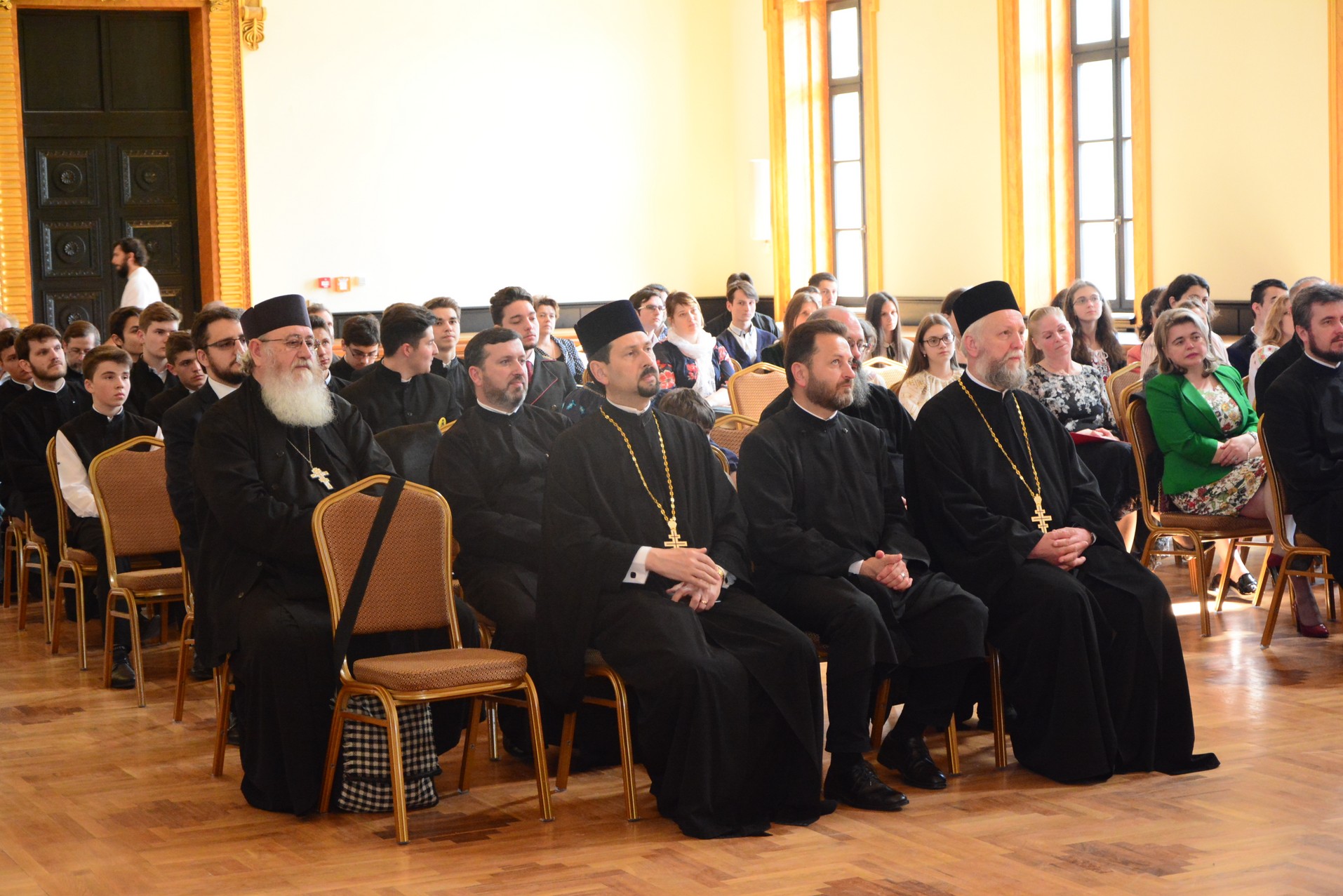 Elevii olimpici, premiaţi de IPS Părinte Mitropolit Teofan