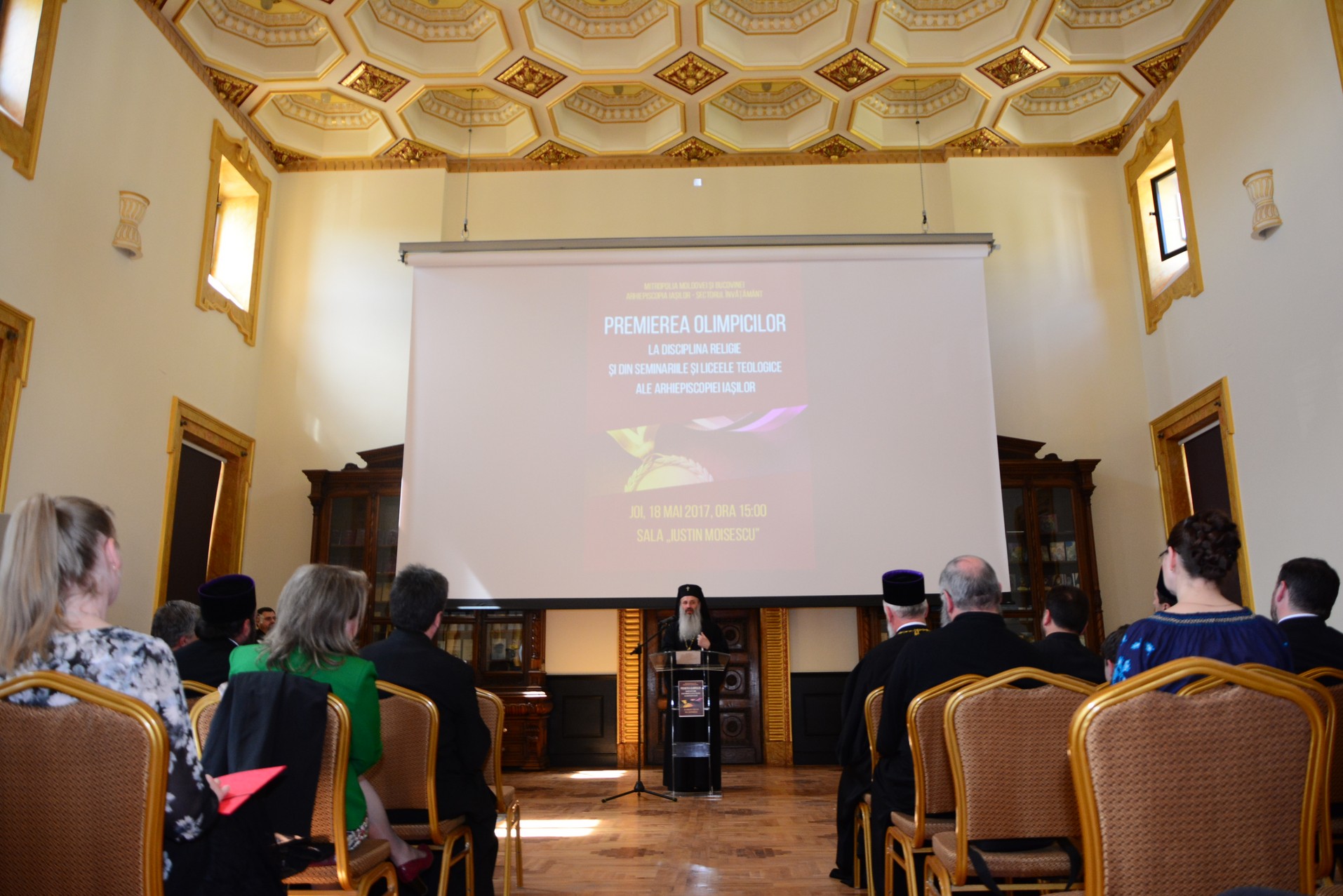 Elevii olimpici, premiaţi de IPS Părinte Mitropolit Teofan