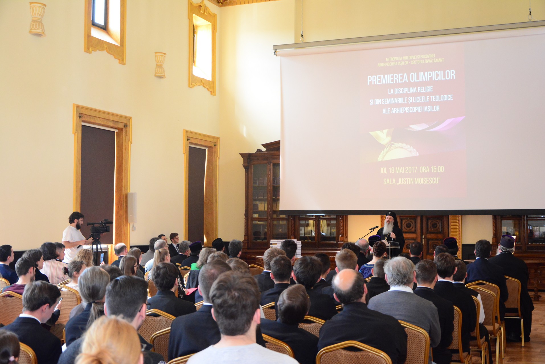 Elevii olimpici, premiaţi de IPS Părinte Mitropolit Teofan