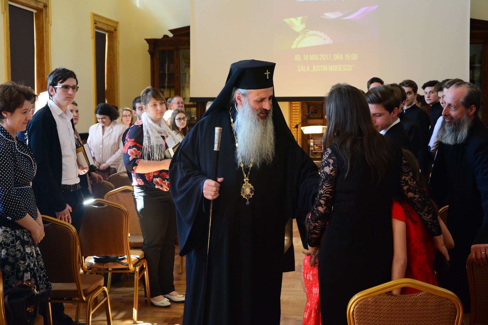 Elevii olimpici, premiaţi de IPS Părinte Mitropolit Teofan