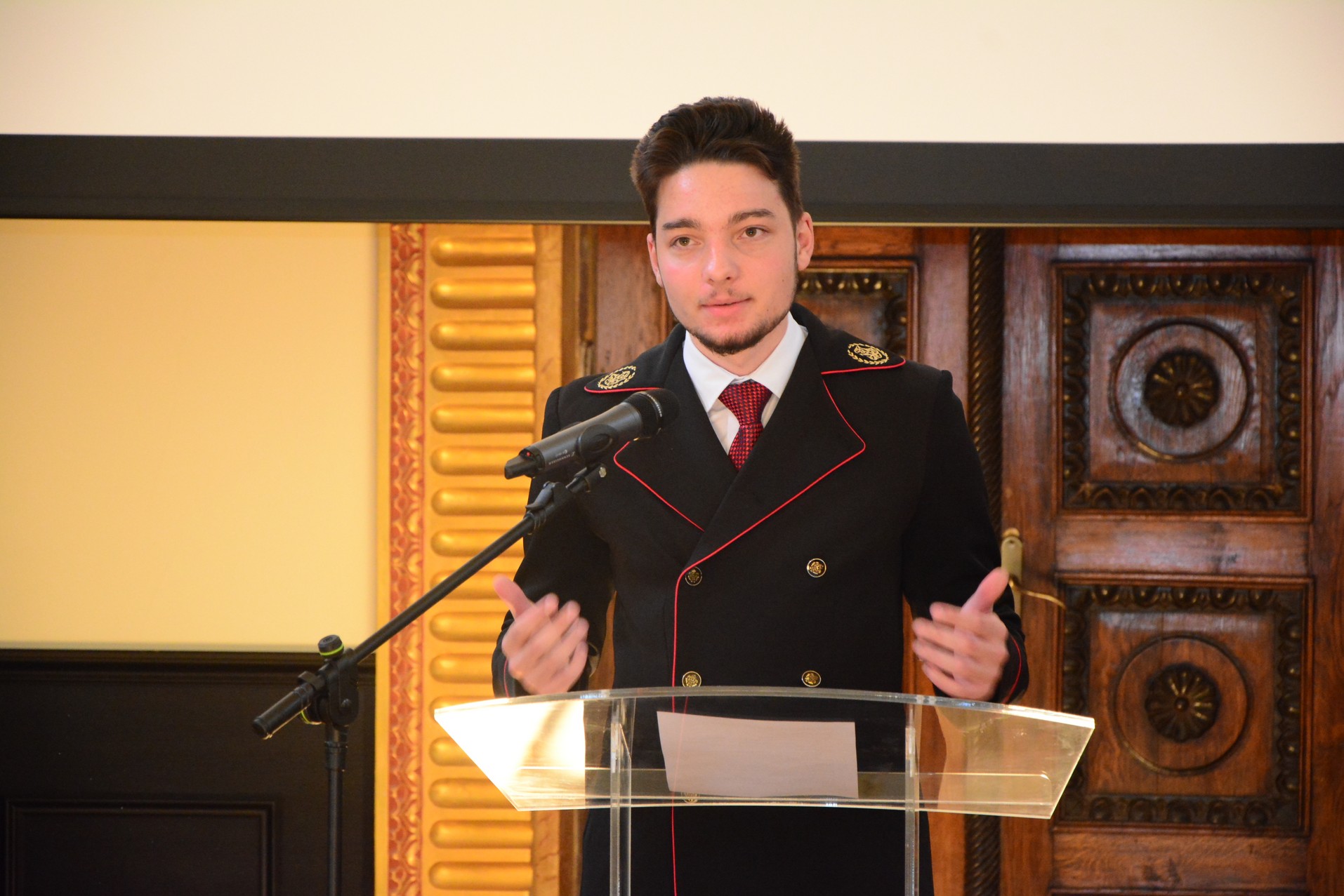 Elevii olimpici, premiaţi de IPS Părinte Mitropolit Teofan