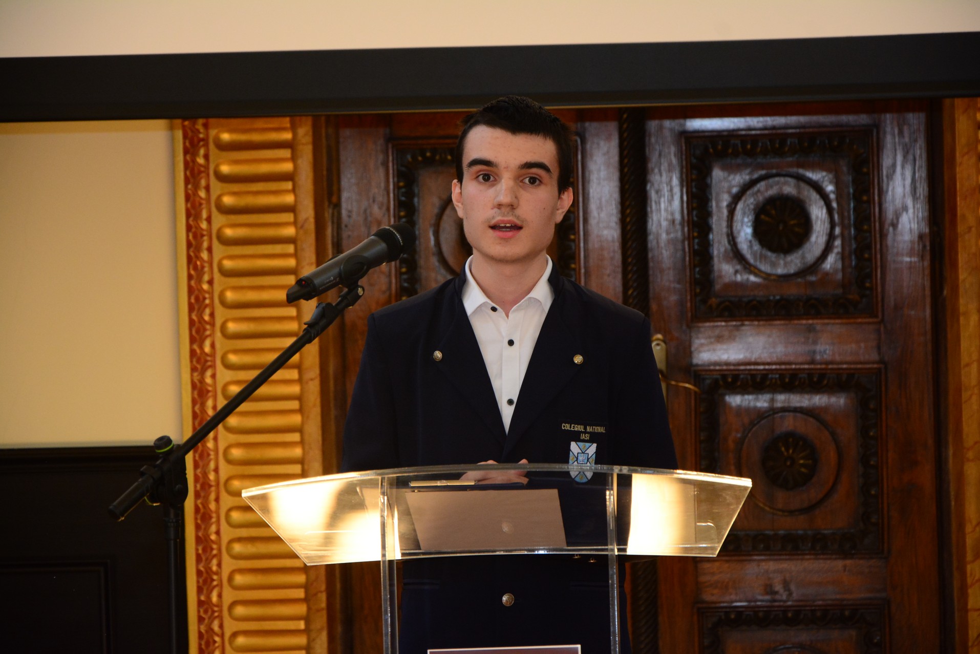 Elevii olimpici, premiaţi de IPS Părinte Mitropolit Teofan