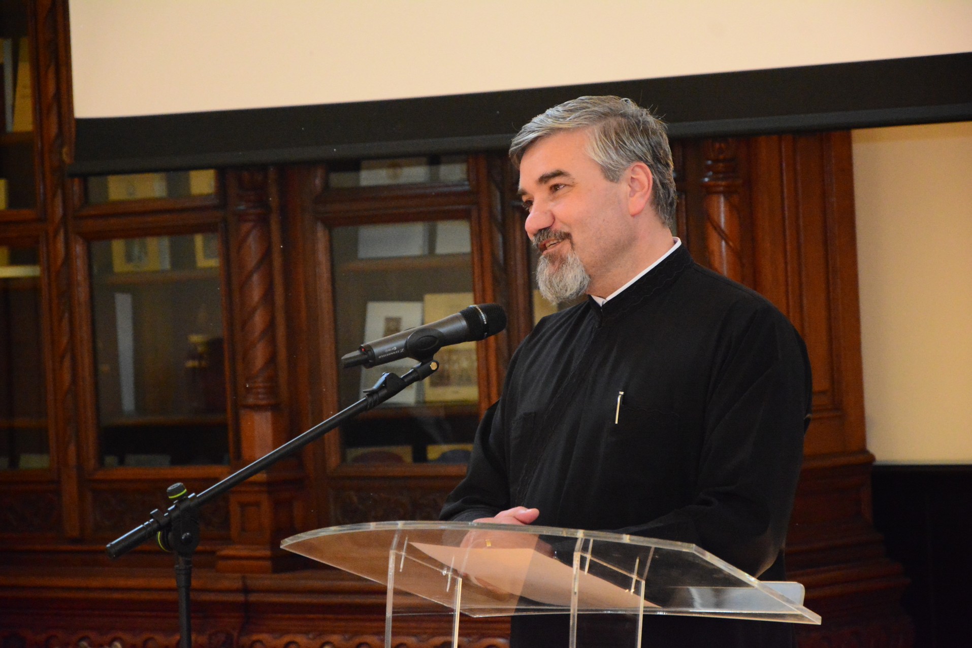 Elevii olimpici, premiaţi de IPS Părinte Mitropolit Teofan