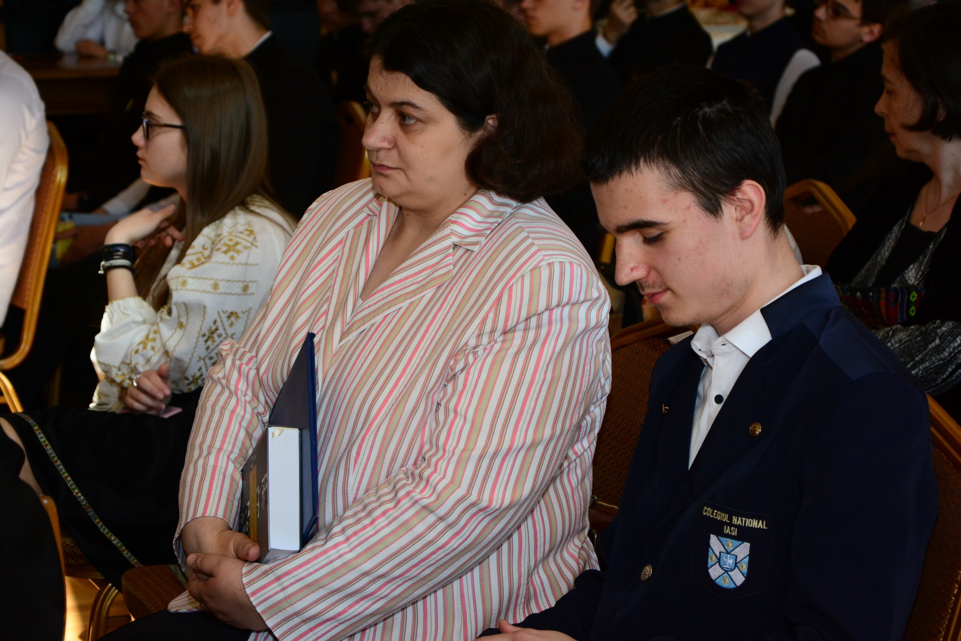 Elevii olimpici, premiaţi de IPS Părinte Mitropolit Teofan