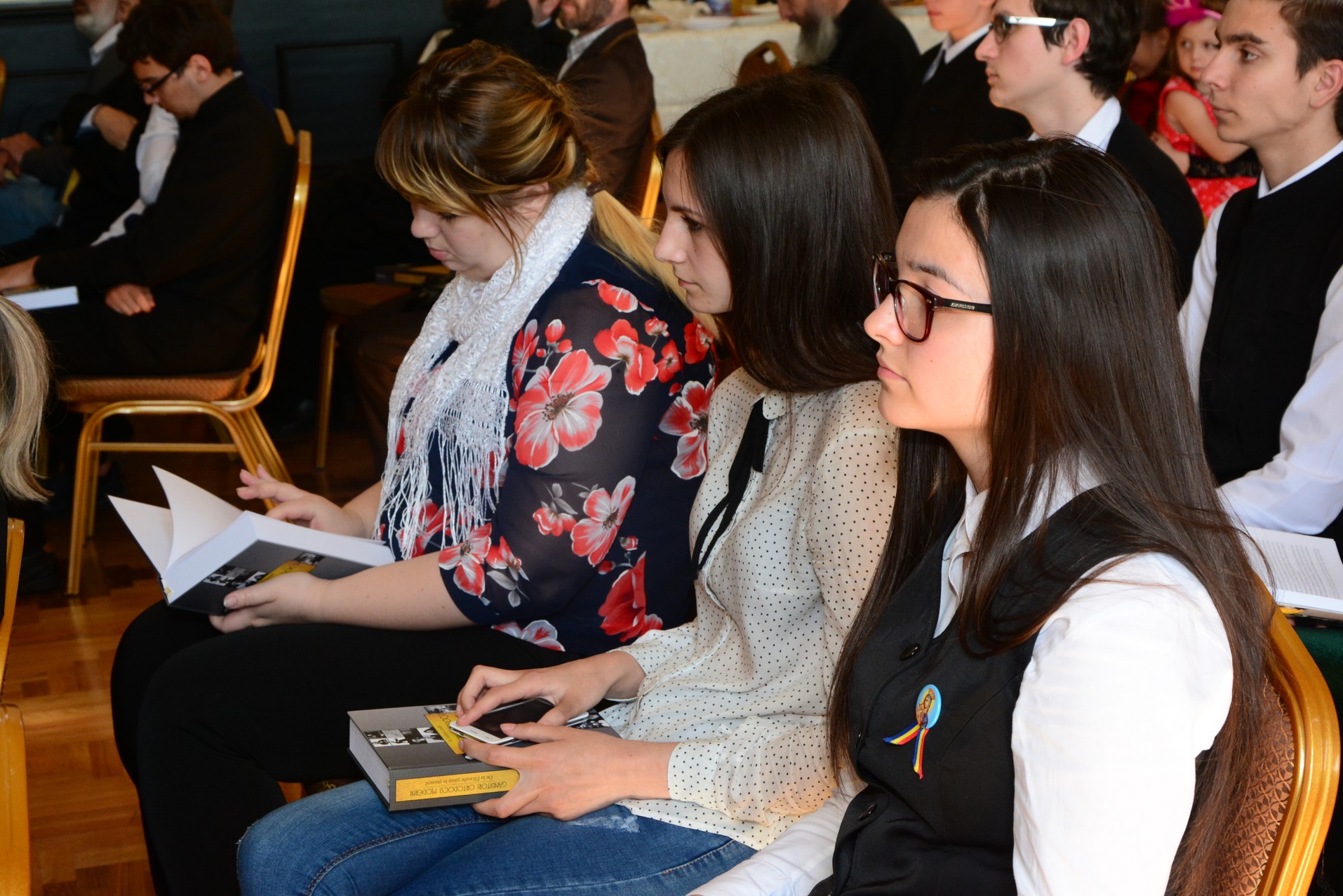 Elevii olimpici, premiaţi de IPS Părinte Mitropolit Teofan