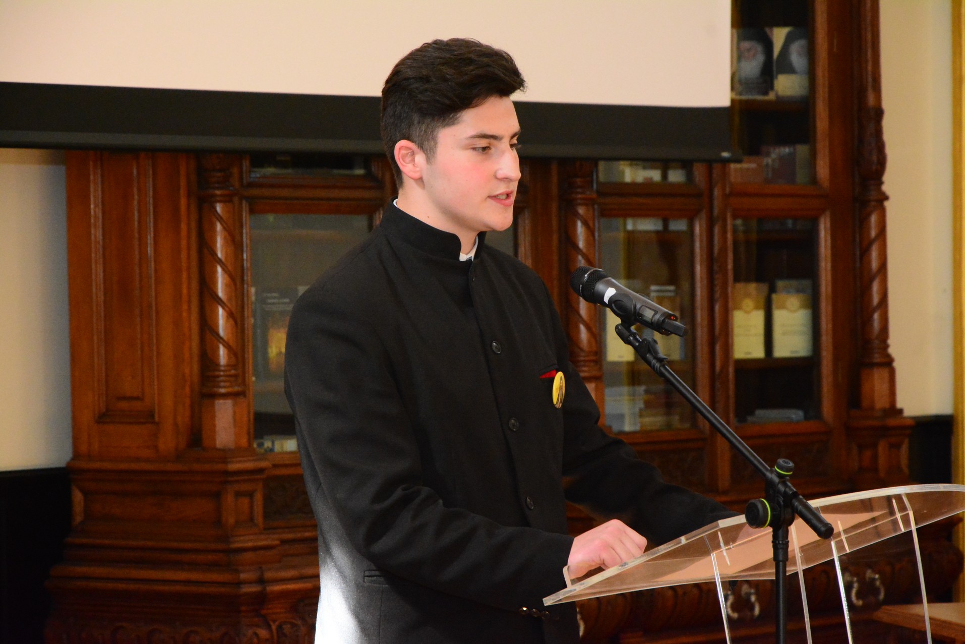 Elevii olimpici, premiaţi de IPS Părinte Mitropolit Teofan