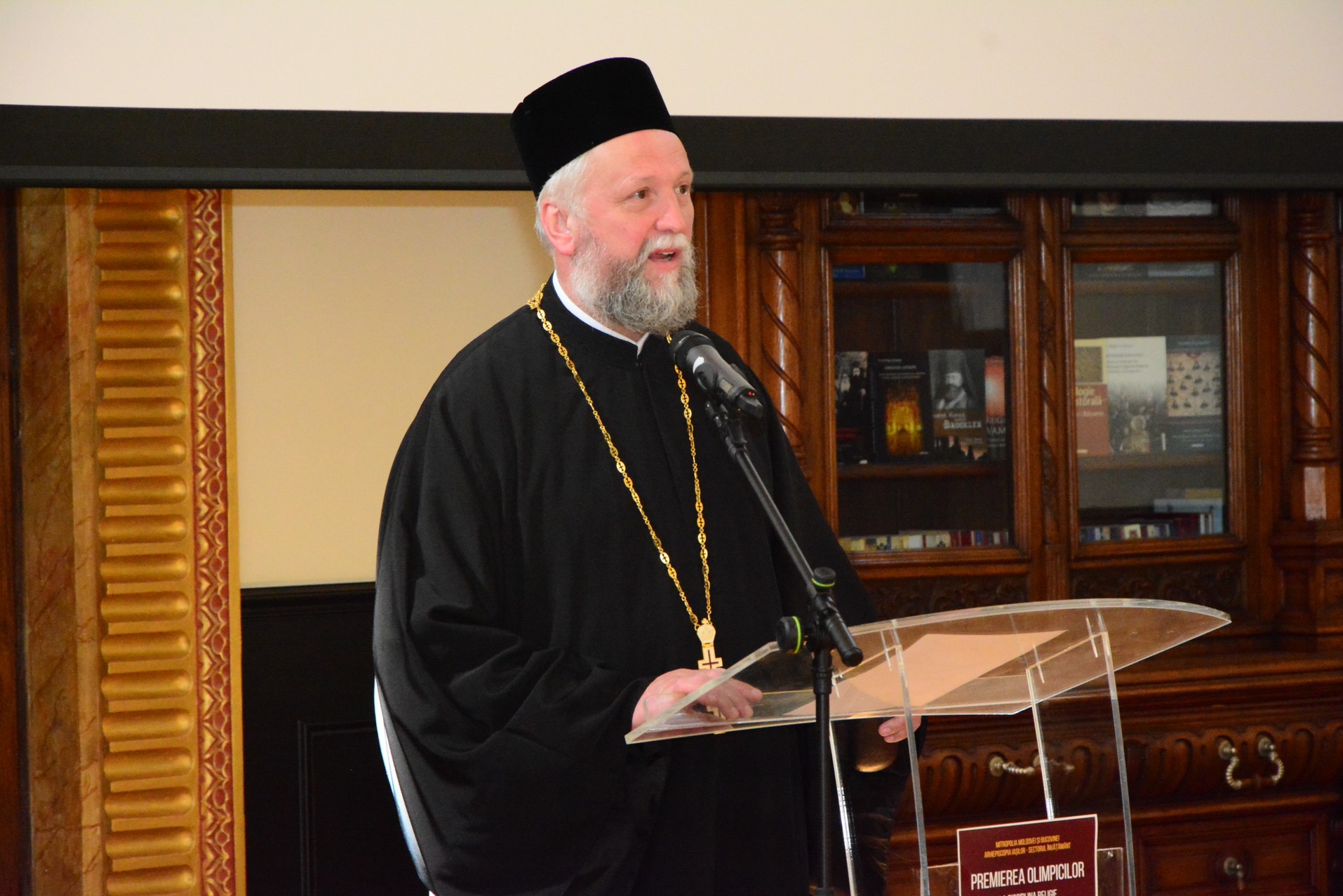 Elevii olimpici, premiaţi de IPS Părinte Mitropolit Teofan