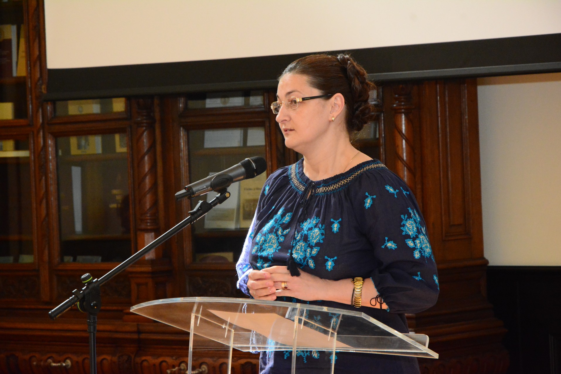 Elevii olimpici, premiaţi de IPS Părinte Mitropolit Teofan