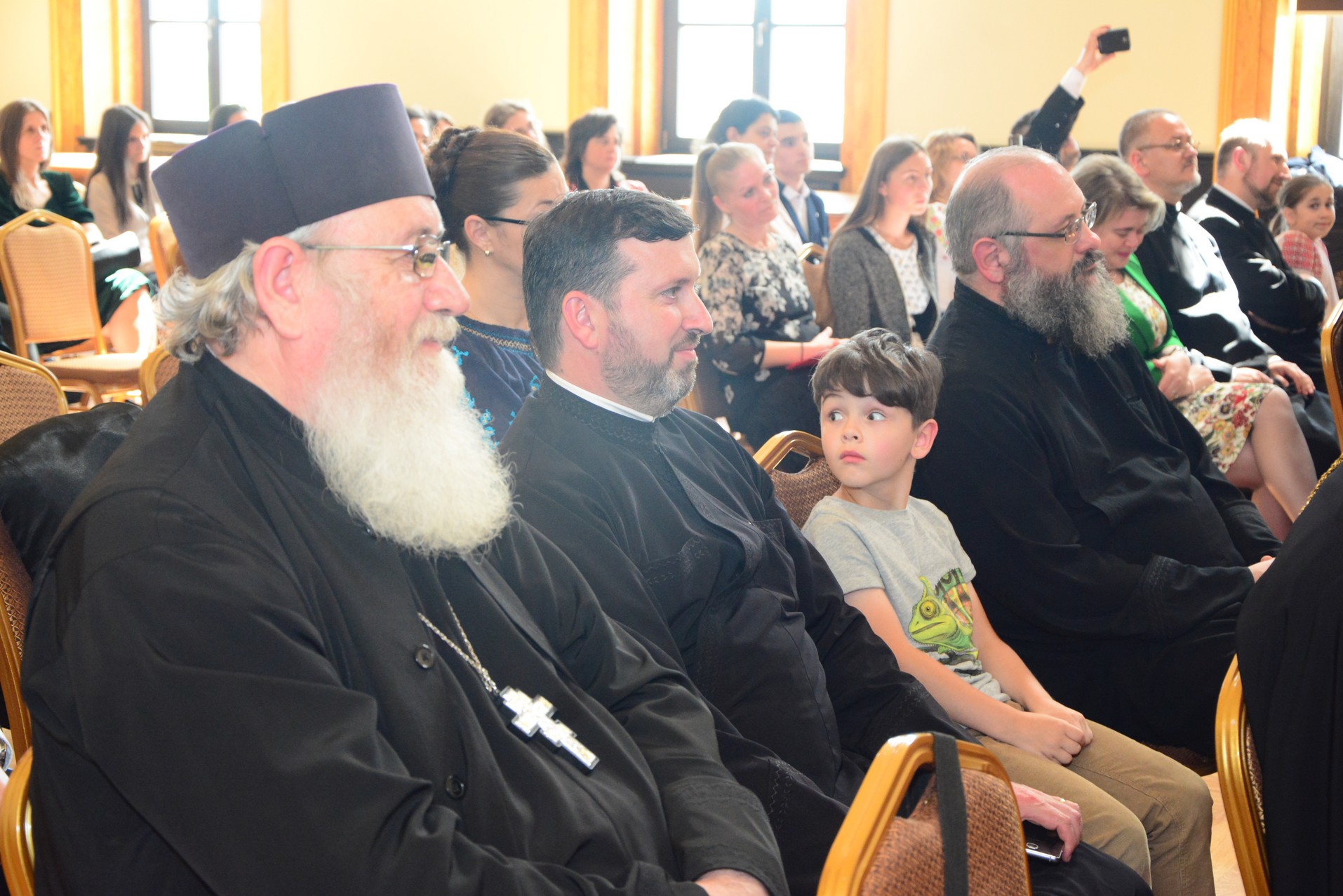 Elevii olimpici, premiaţi de IPS Părinte Mitropolit Teofan