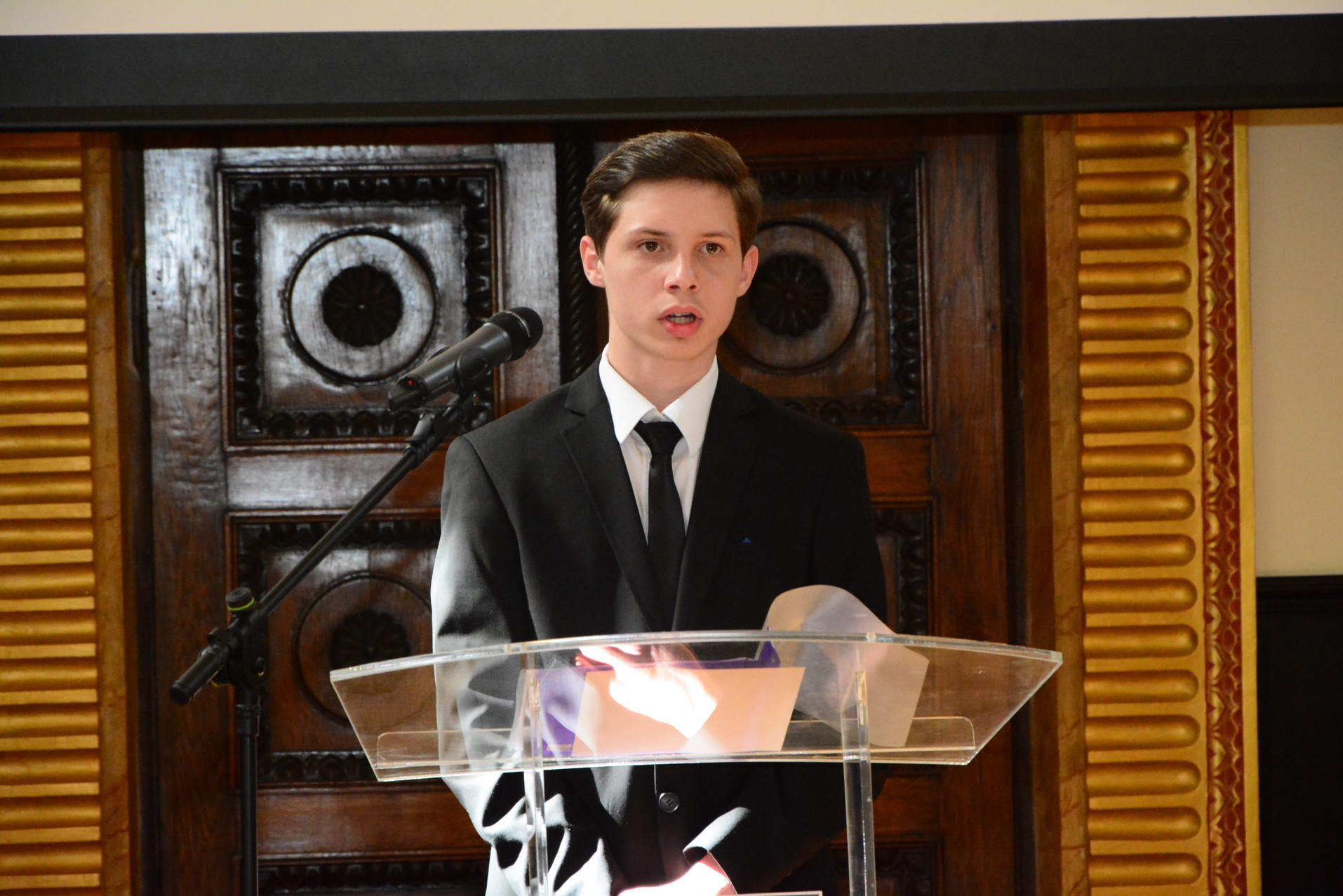 Elevii olimpici, premiaţi de IPS Părinte Mitropolit Teofan