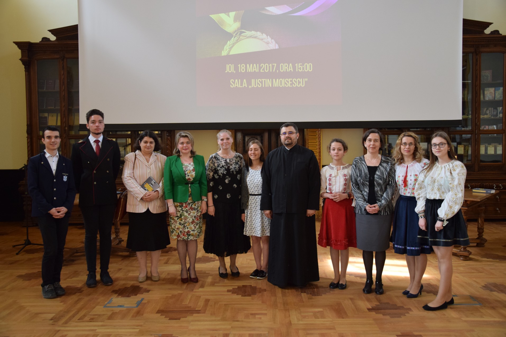 Elevii olimpici, premiaţi de IPS Părinte Mitropolit Teofan