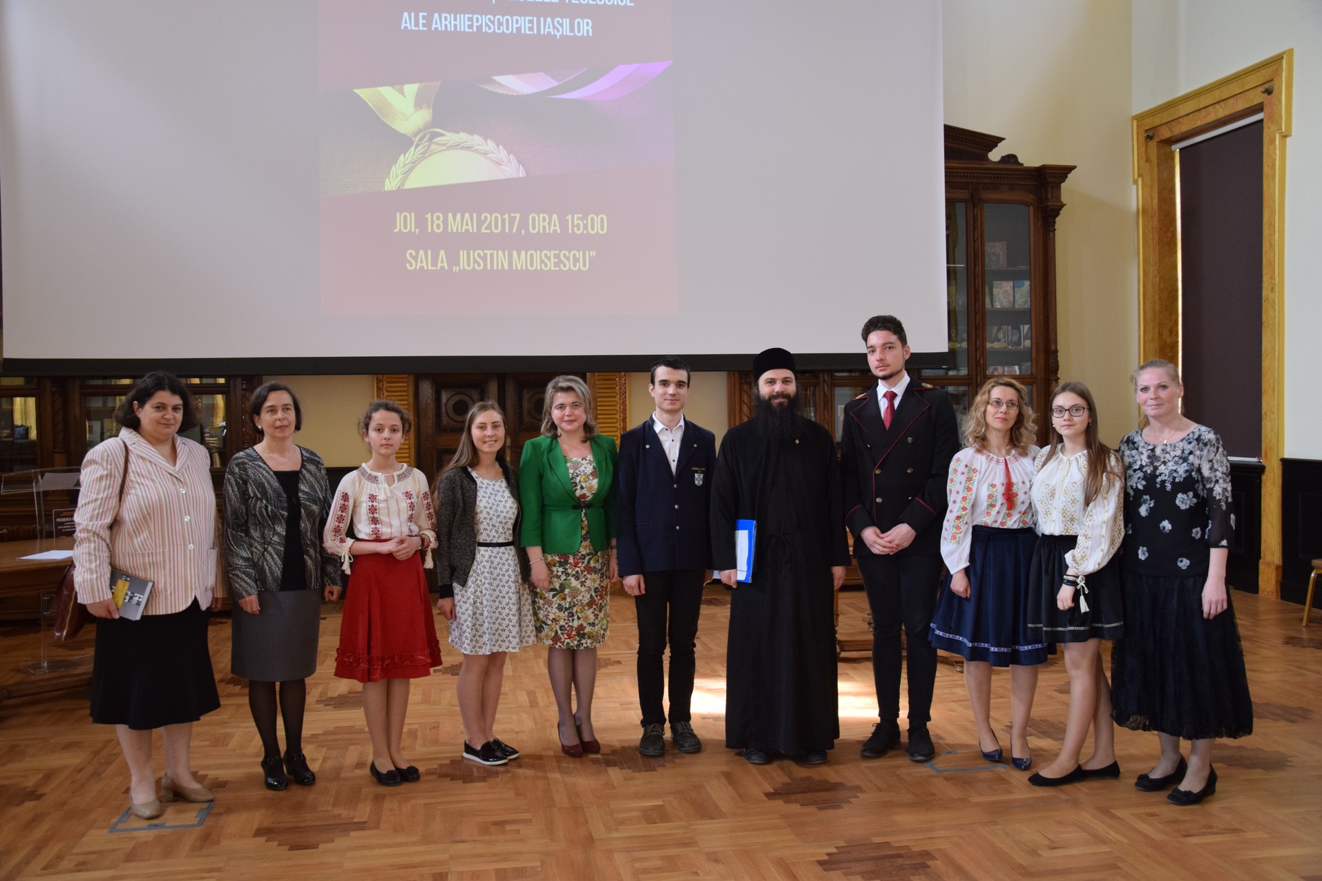 Elevii olimpici, premiaţi de IPS Părinte Mitropolit Teofan