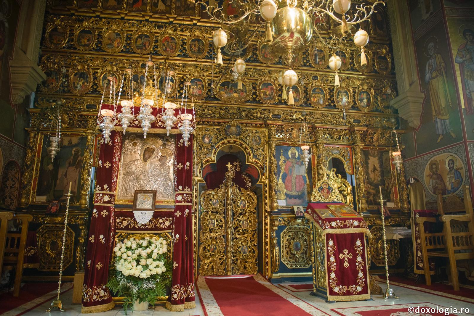Iconostasul Mănăstirii Putna, dăruit de Mitropolitul Iacob Putneanul / Foto: Ștefan Cojocariu Iconostasul Mănăstirii Putna, dăruit de Mitropolitul Iacob Putneanul