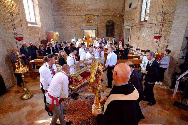 După 800 de ani, moaștele Sfintei Împărătese Elena părăsesc pentru o lună Veneția