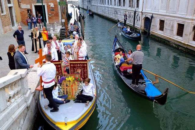 După 800 de ani, moaștele Sfintei Împărătese Elena părăsesc pentru o lună Veneția