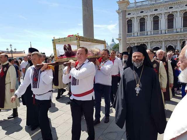 După 800 de ani, moaștele Sfintei Împărătese Elena părăsesc pentru o lună Veneția