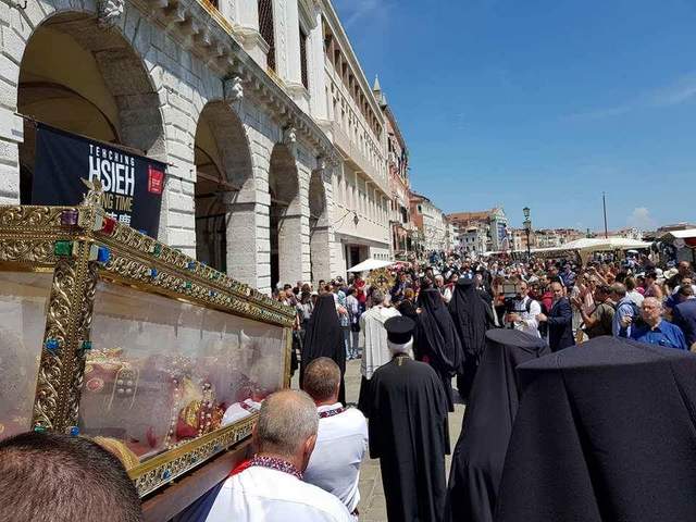 După 800 de ani, moaștele Sfintei Împărătese Elena părăsesc pentru o lună Veneția