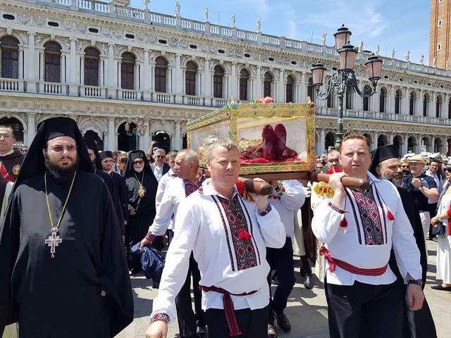 După 800 de ani, moaștele Sfintei Împărătese Elena părăsesc pentru o lună Veneția