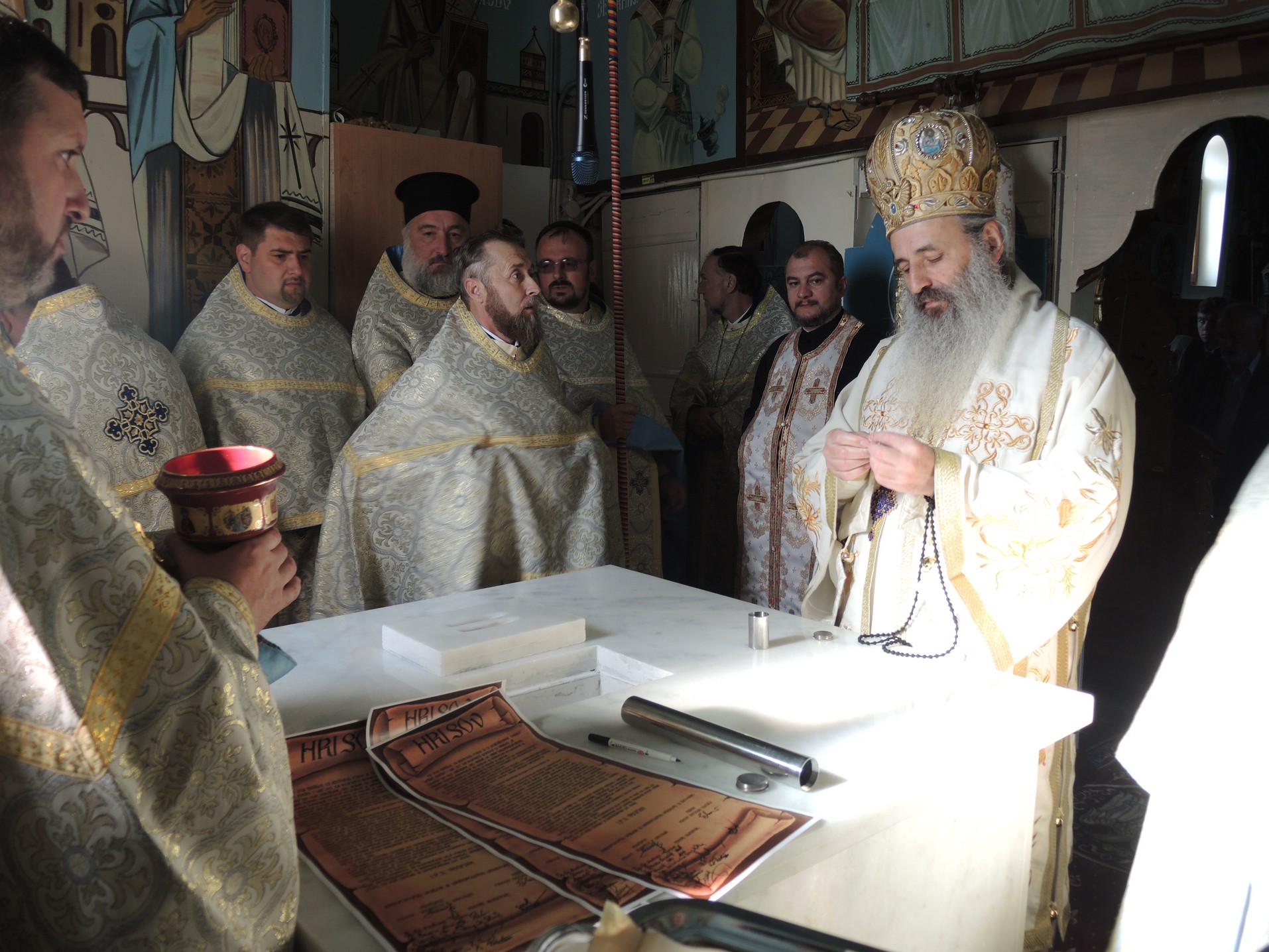 Resfințire de biserică la Crăcăoani: „Biserica este spitalul unde Doctorul este Dumnezeu” Resfințire de biserică la Crăcăoani: „Biserica este spitalul unde Doctorul este Dumnezeu”