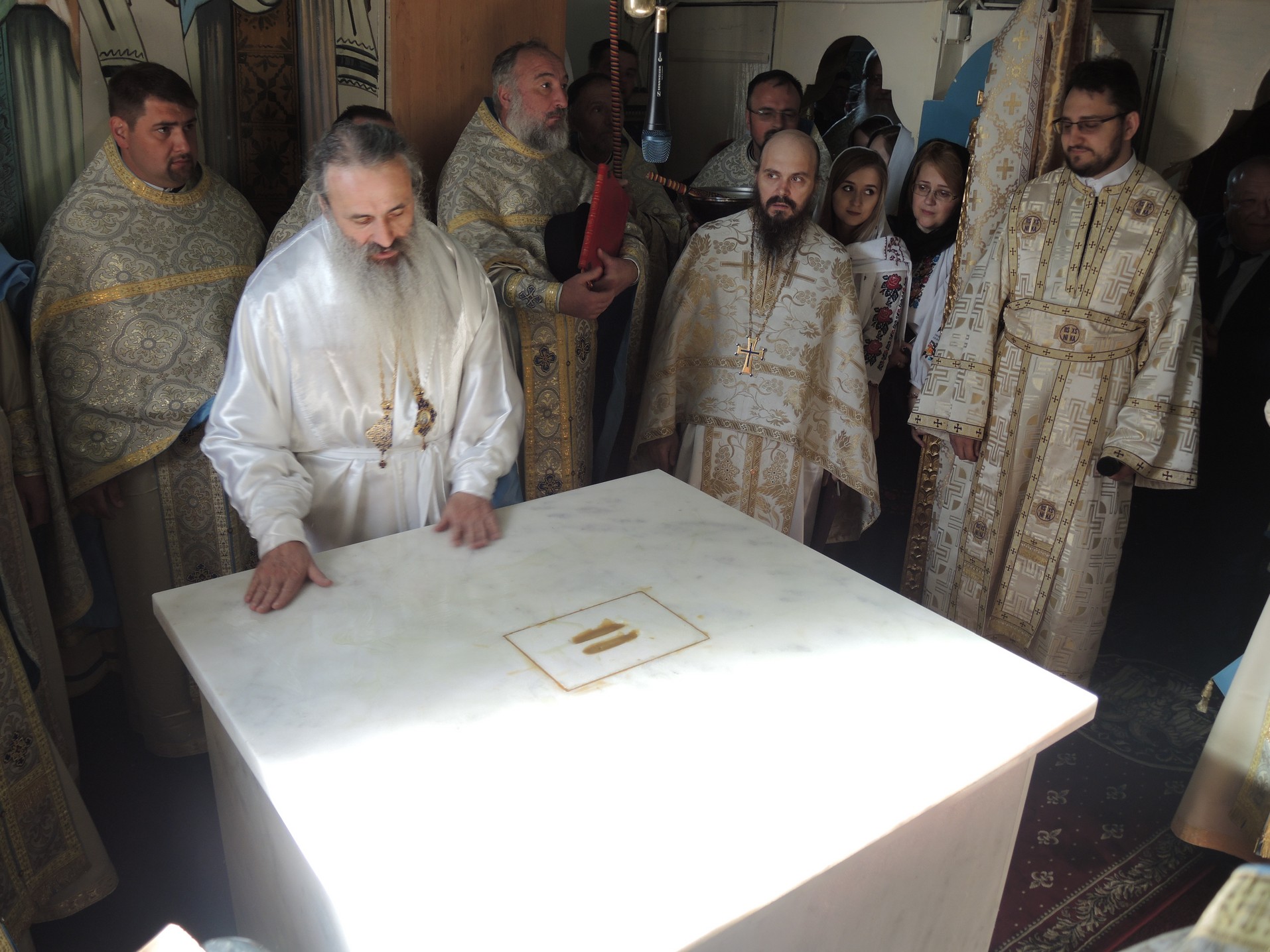 Resfințire de biserică la Crăcăoani: „Biserica este spitalul unde Doctorul este Dumnezeu” Resfințire de biserică la Crăcăoani: „Biserica este spitalul unde Doctorul este Dumnezeu”