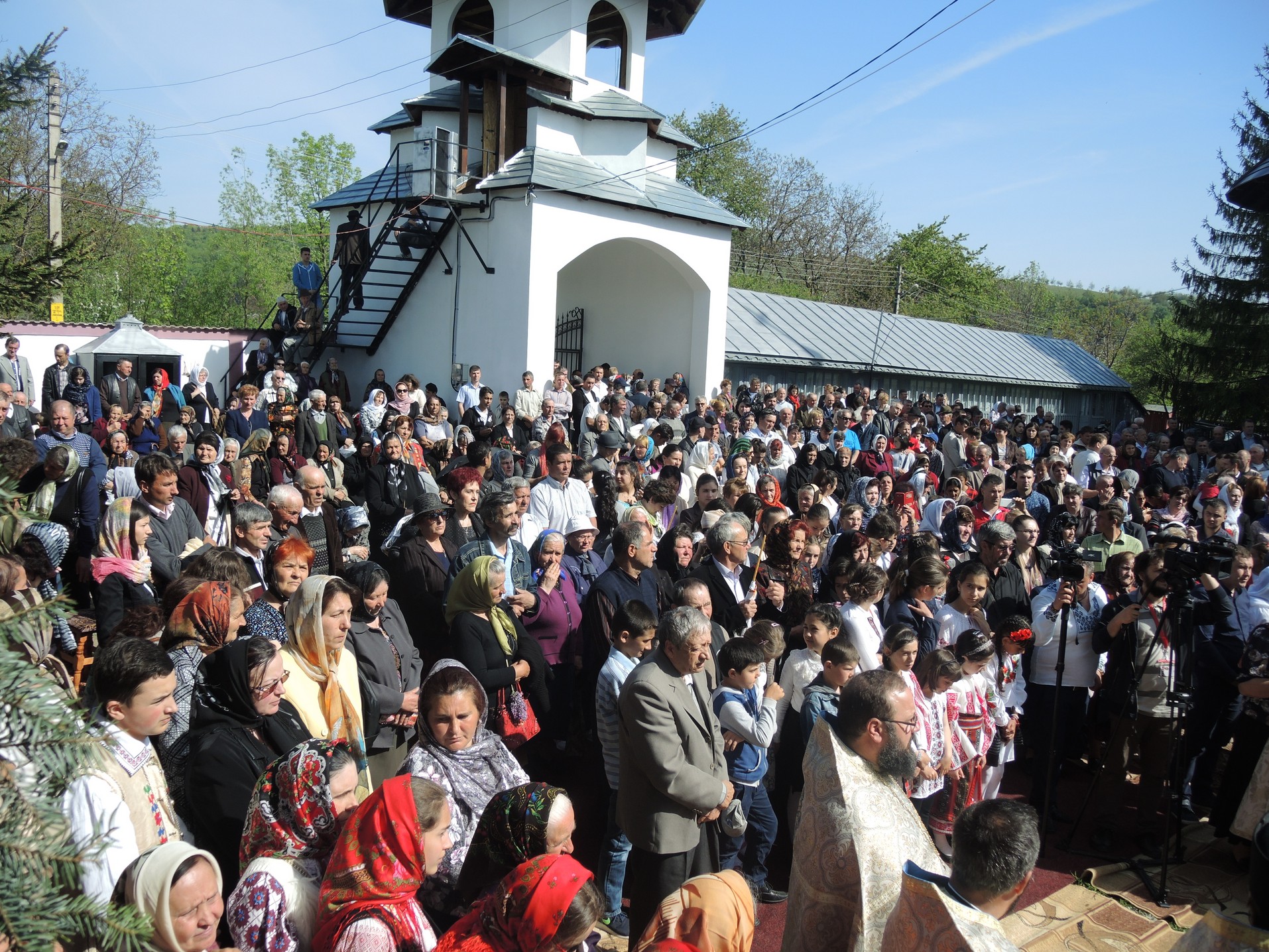 Resfințire de biserică la Crăcăoani: „Biserica este spitalul unde Doctorul este Dumnezeu” Resfințire de biserică la Crăcăoani: „Biserica este spitalul unde Doctorul este Dumnezeu”
