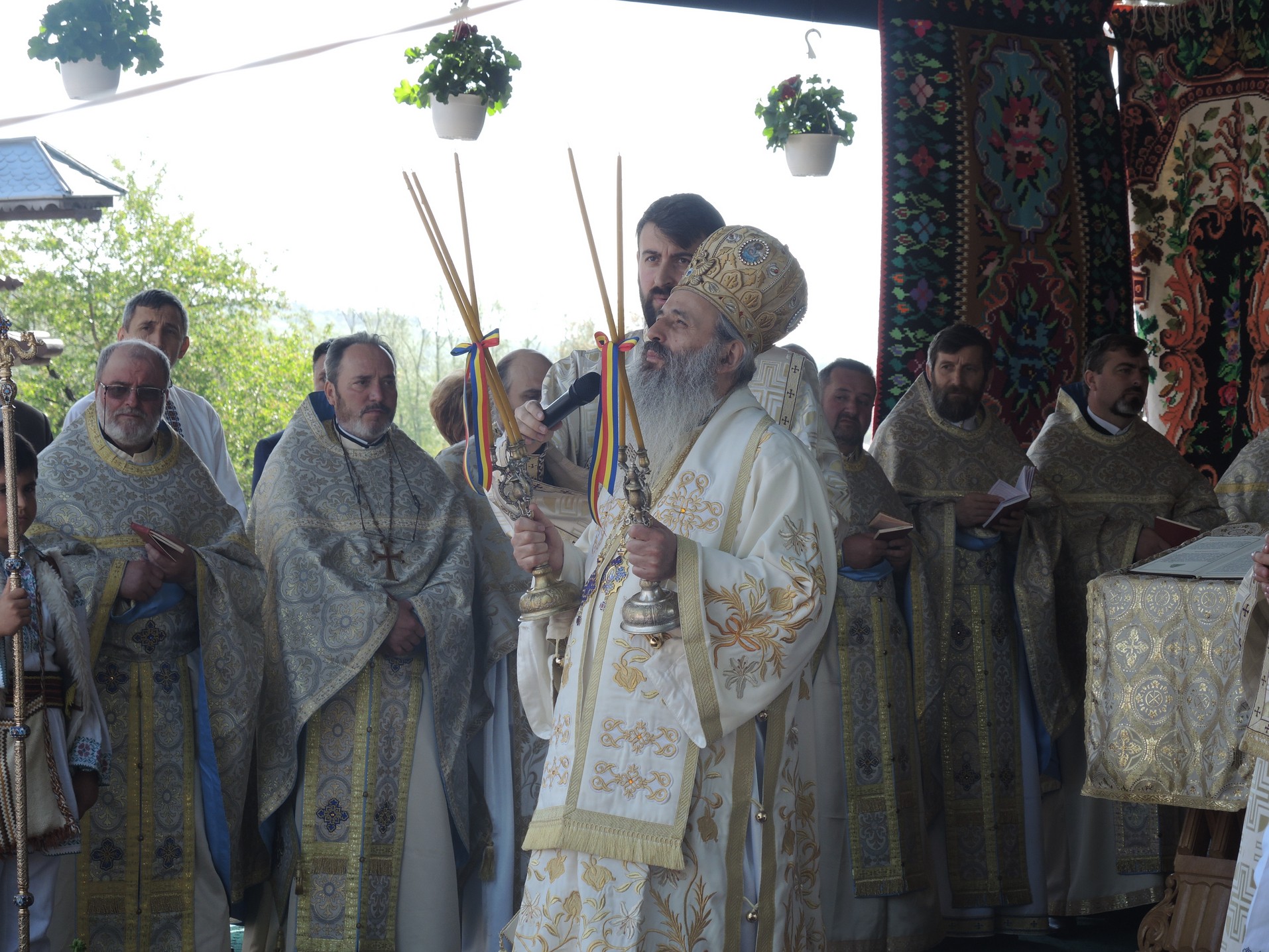 Resfințire de biserică la Crăcăoani: „Biserica este spitalul unde Doctorul este Dumnezeu” Resfințire de biserică la Crăcăoani: „Biserica este spitalul unde Doctorul este Dumnezeu”