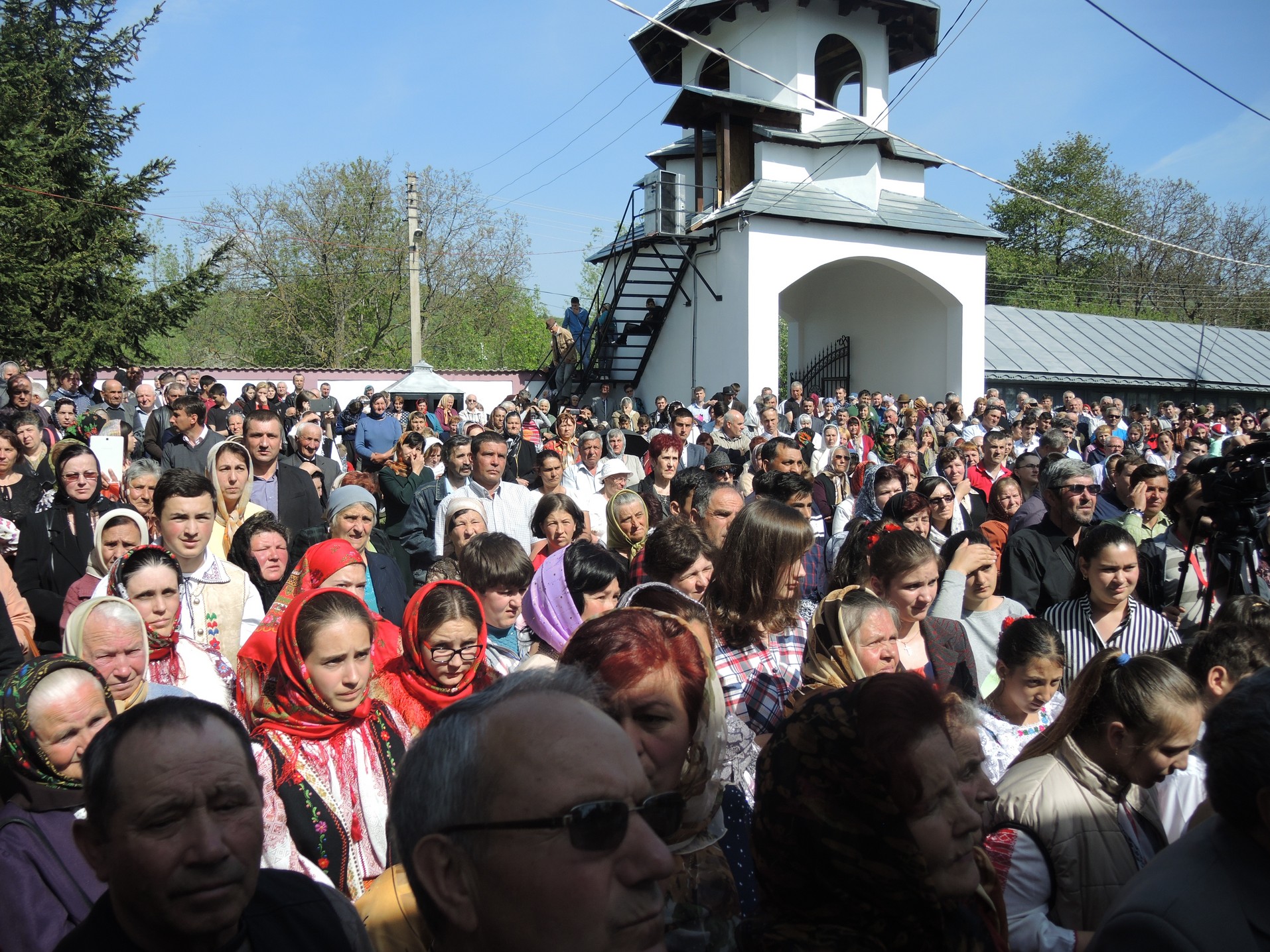 Resfințire de biserică la Crăcăoani: „Biserica este spitalul unde Doctorul este Dumnezeu” Resfințire de biserică la Crăcăoani: „Biserica este spitalul unde Doctorul este Dumnezeu”