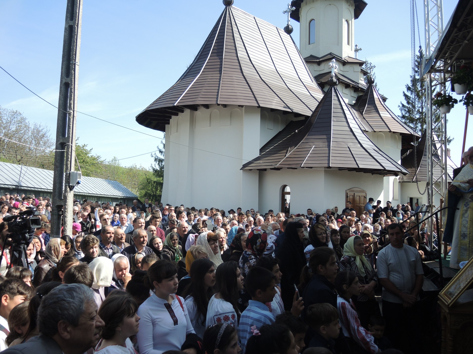 Resfințire de biserică la Crăcăoani: „Biserica este spitalul unde Doctorul este Dumnezeu” Resfințire de biserică la Crăcăoani: „Biserica este spitalul unde Doctorul este Dumnezeu”