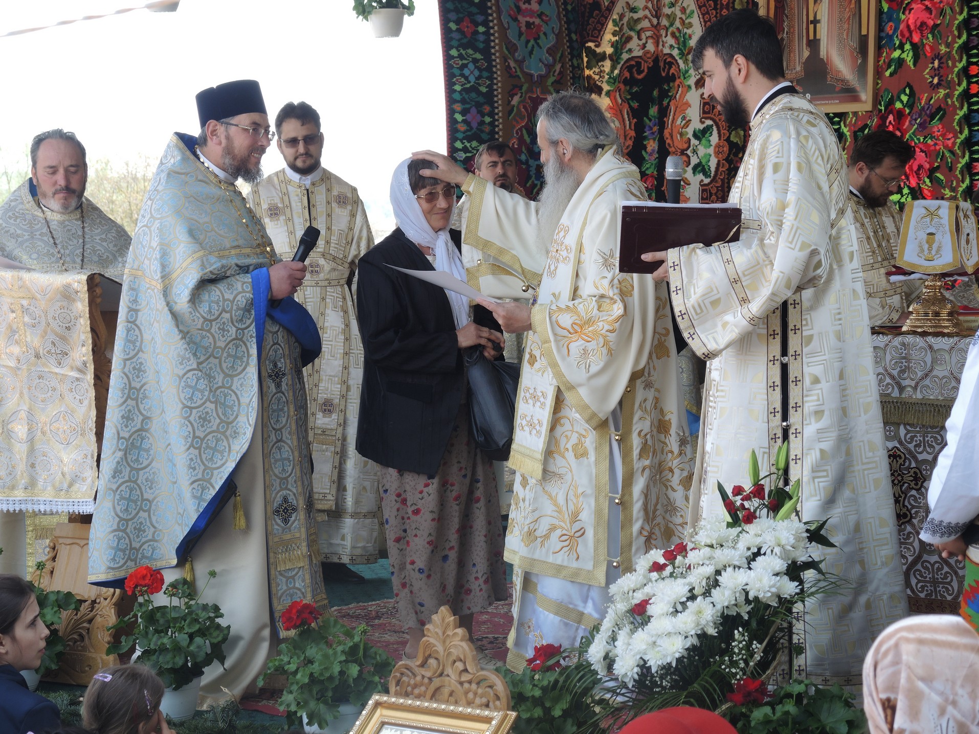 Resfințire de biserică la Crăcăoani: „Biserica este spitalul unde Doctorul este Dumnezeu” Resfințire de biserică la Crăcăoani: „Biserica este spitalul unde Doctorul este Dumnezeu”