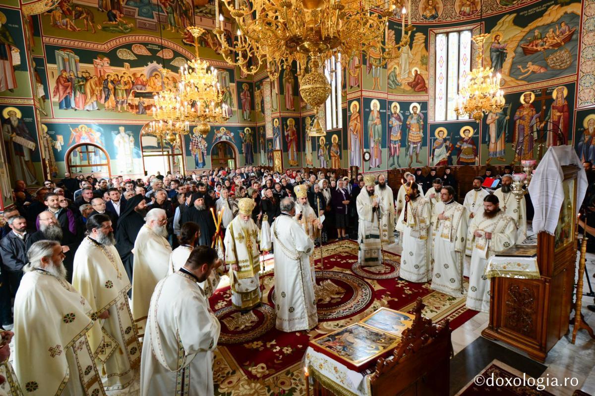 Foto: Tudorel Rusu Prima Liturghie în cinstea Sfinților Sila, Paisie și Natan, la Sihăstria Putnei