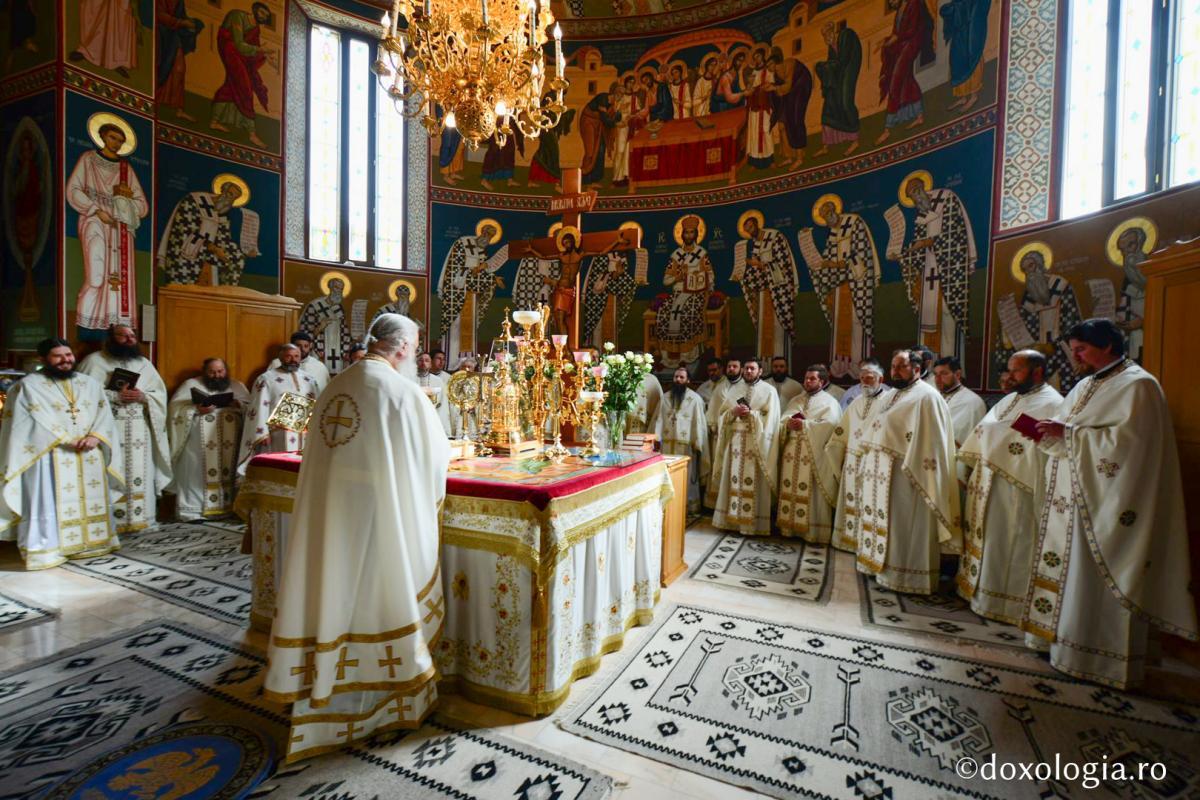 Prima Liturghie în cinstea Sfinților Sila, Paisie și Natan, la Sihăstria Putnei