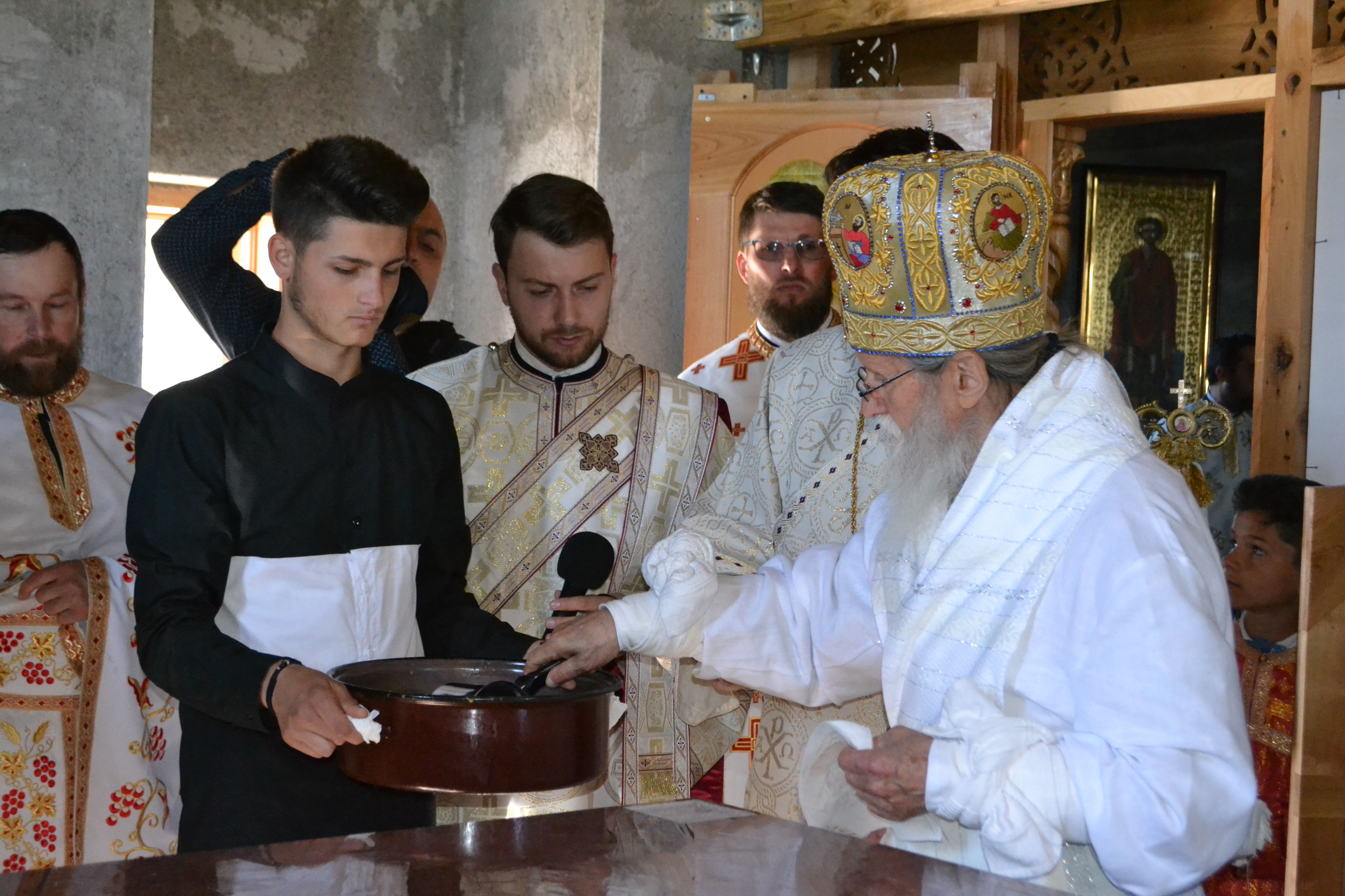 O nouă biserică în localitatea suceveană Baia