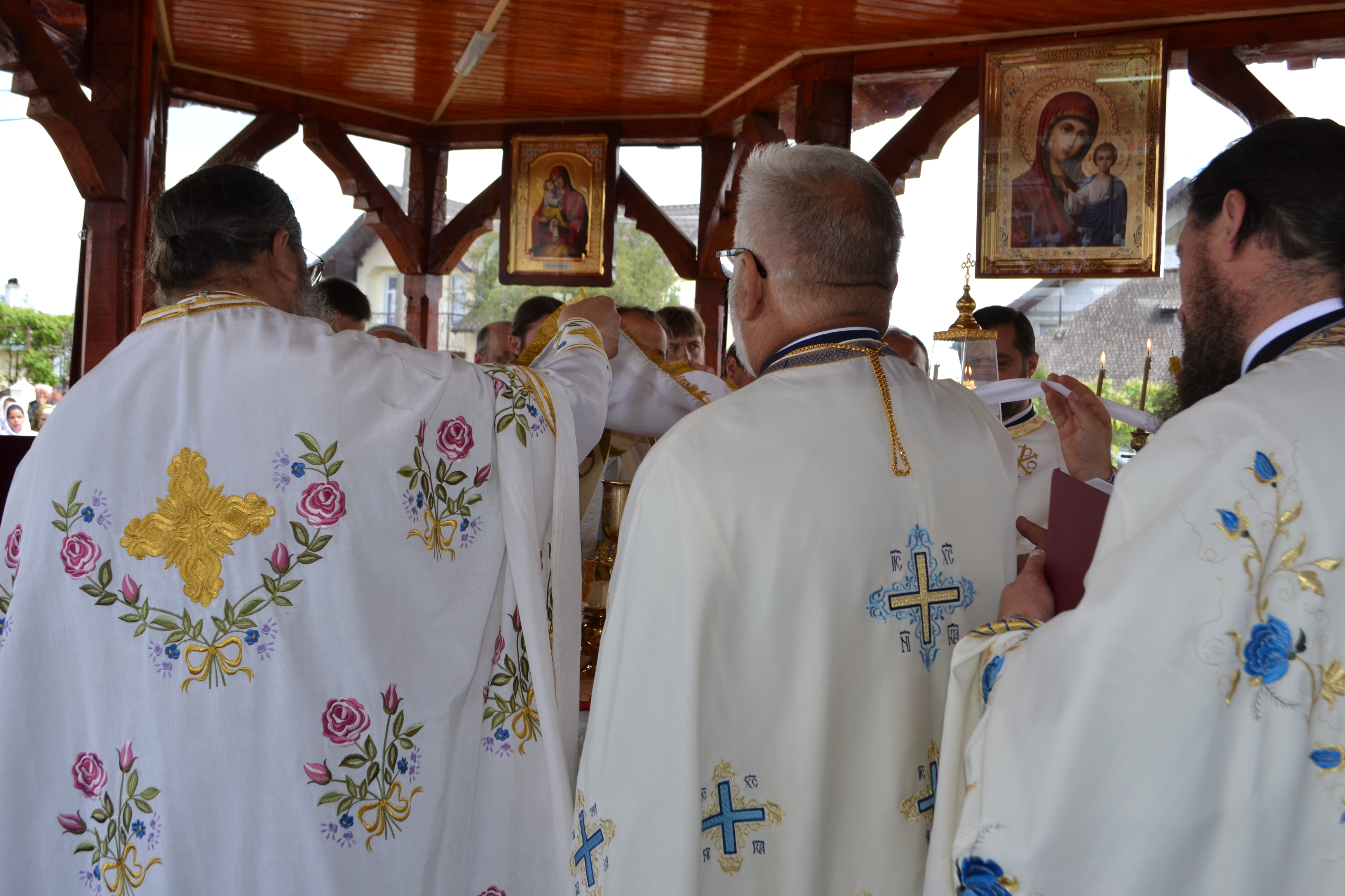 O nouă biserică în localitatea suceveană Baia