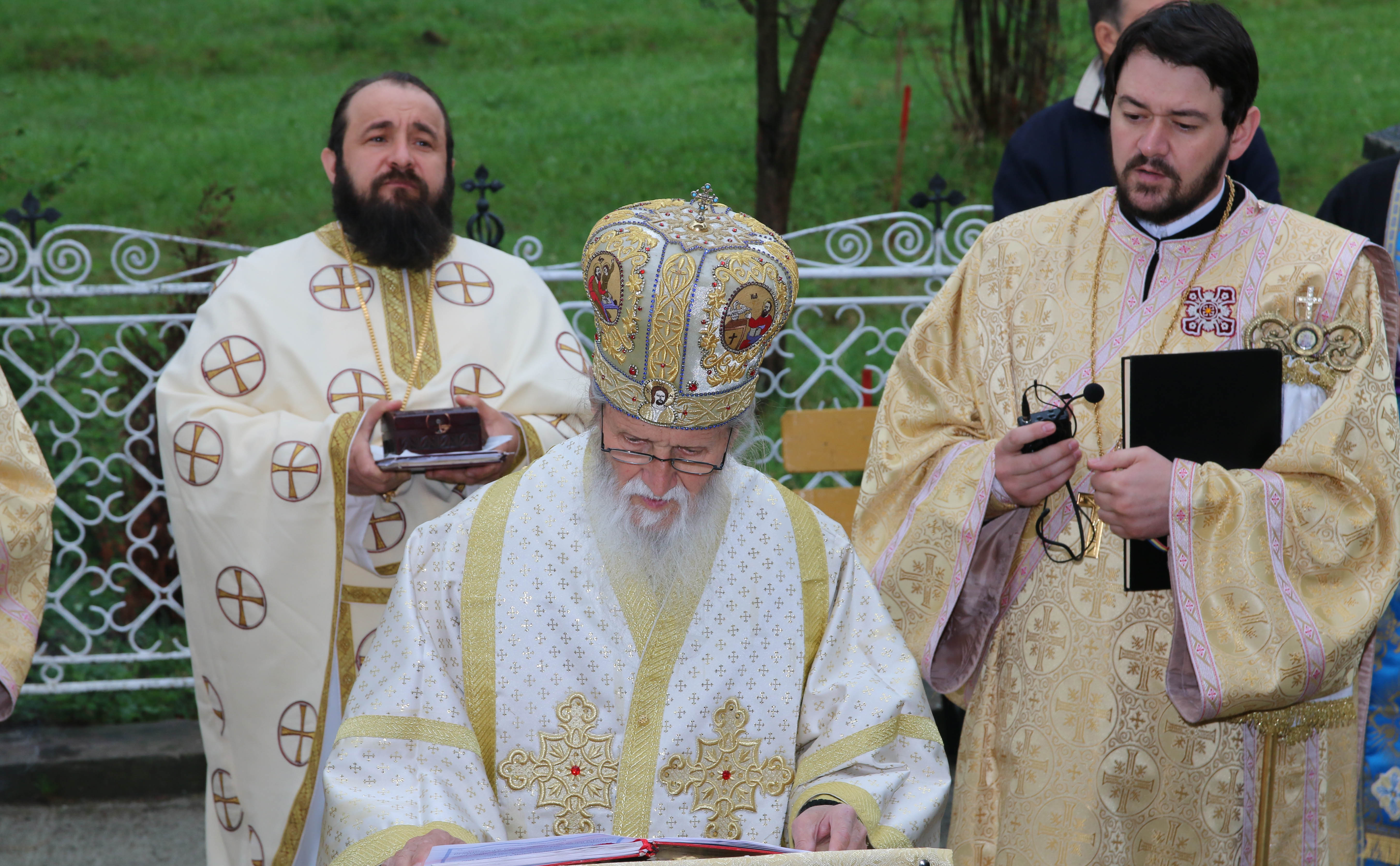Liturghie arhierească la Mănăstirea Cămârzani