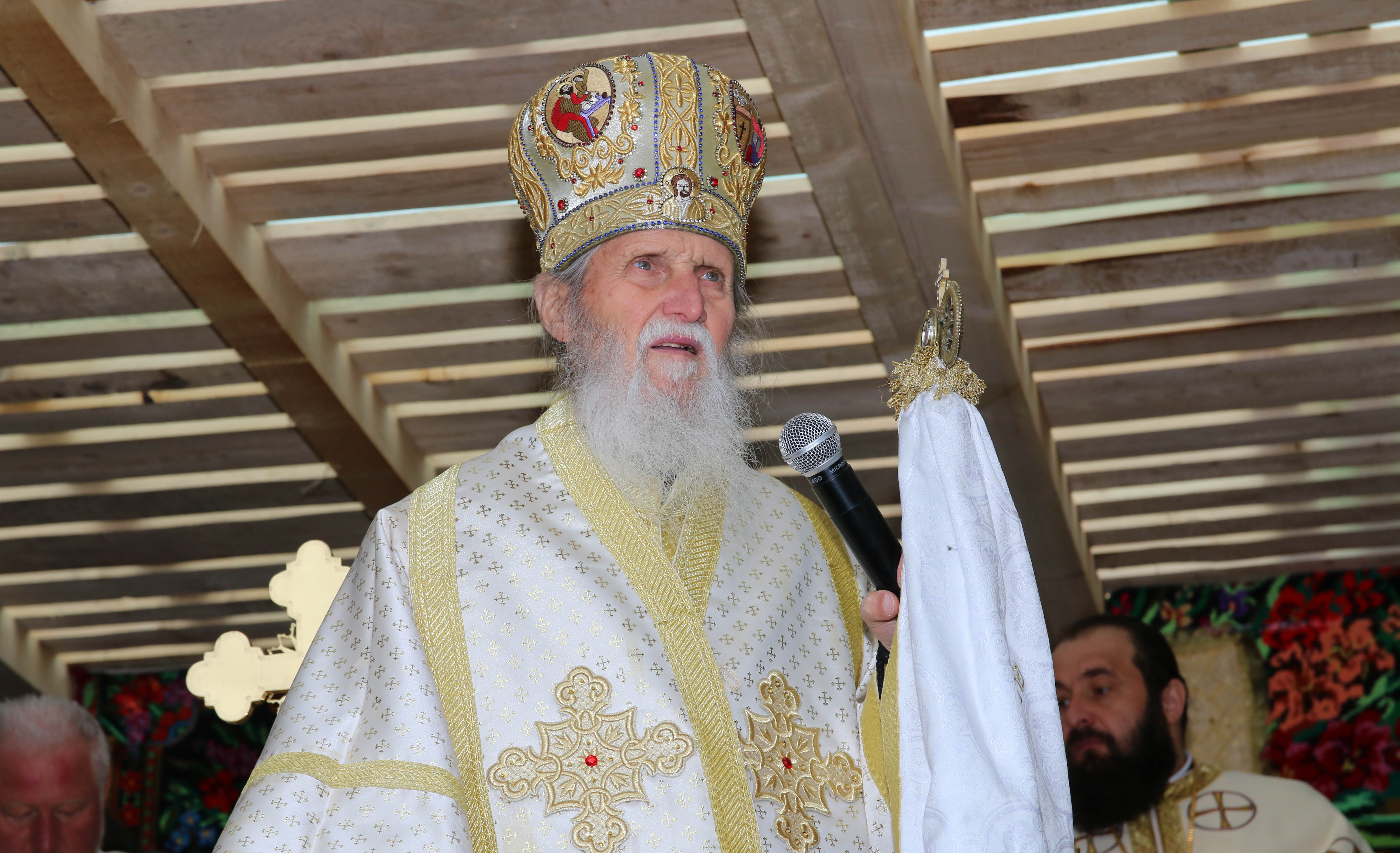 Liturghie arhierească la Mănăstirea Cămârzani