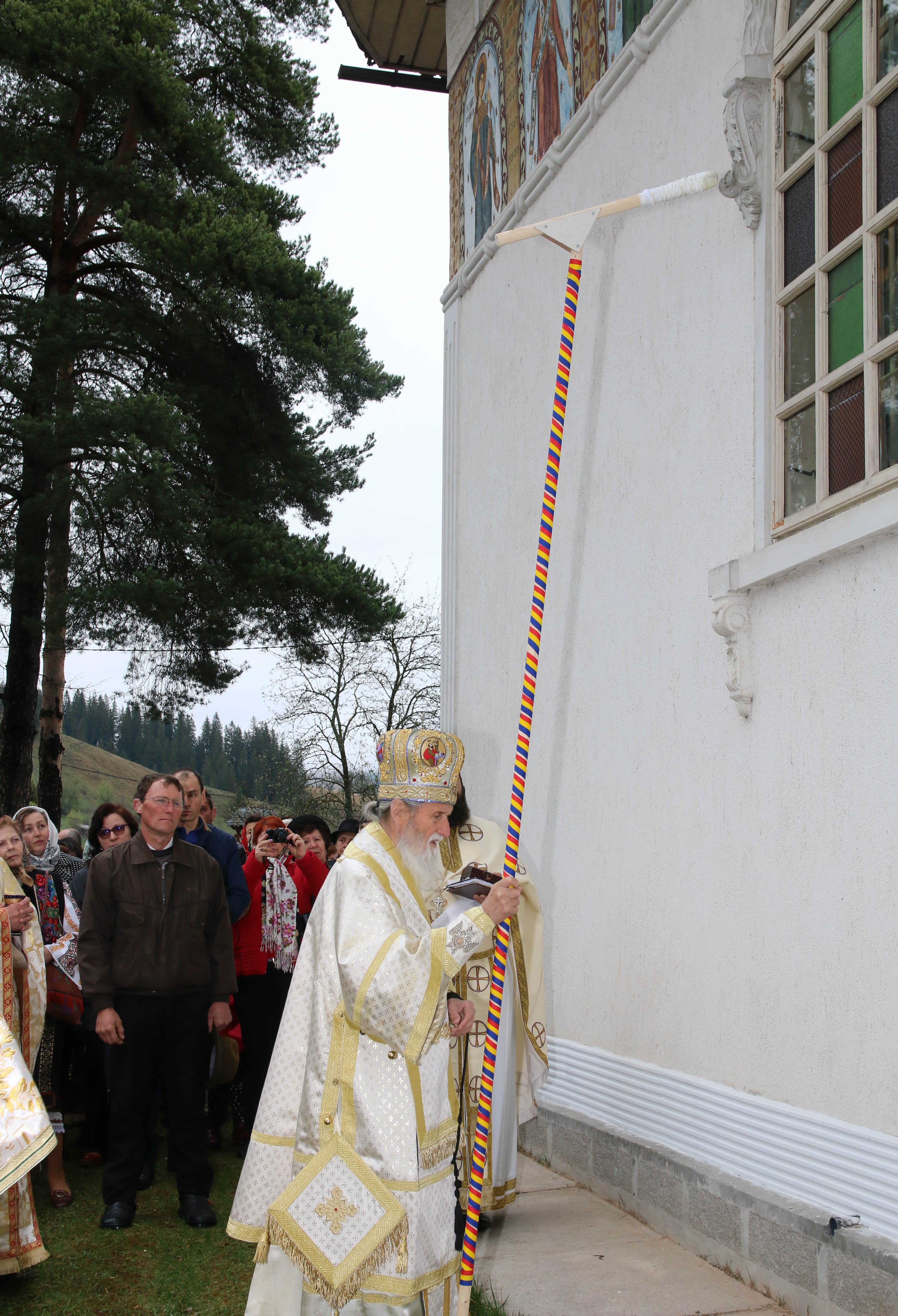 Liturghie arhierească la Mănăstirea Cămârzani