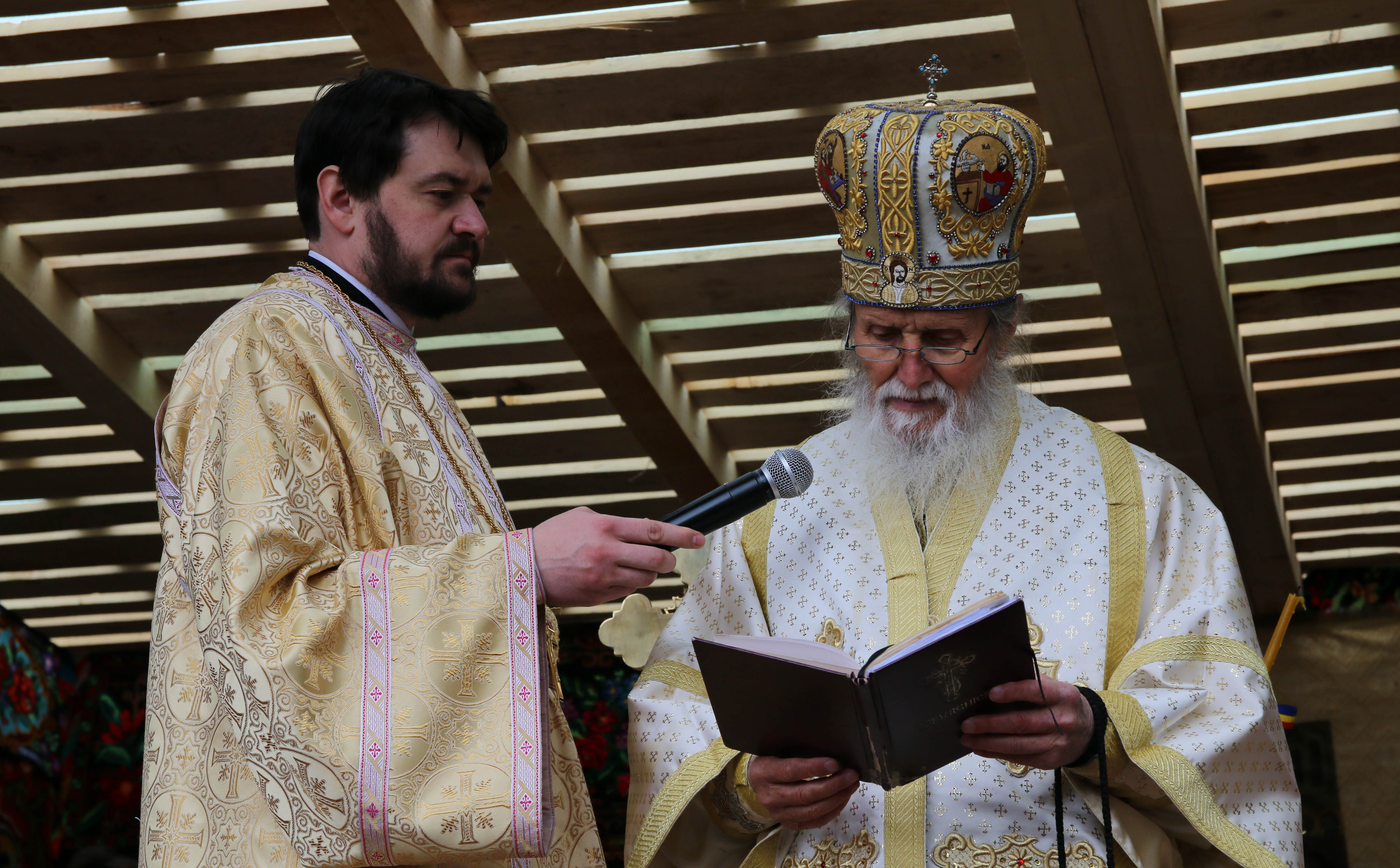Liturghie arhierească la Mănăstirea Cămârzani