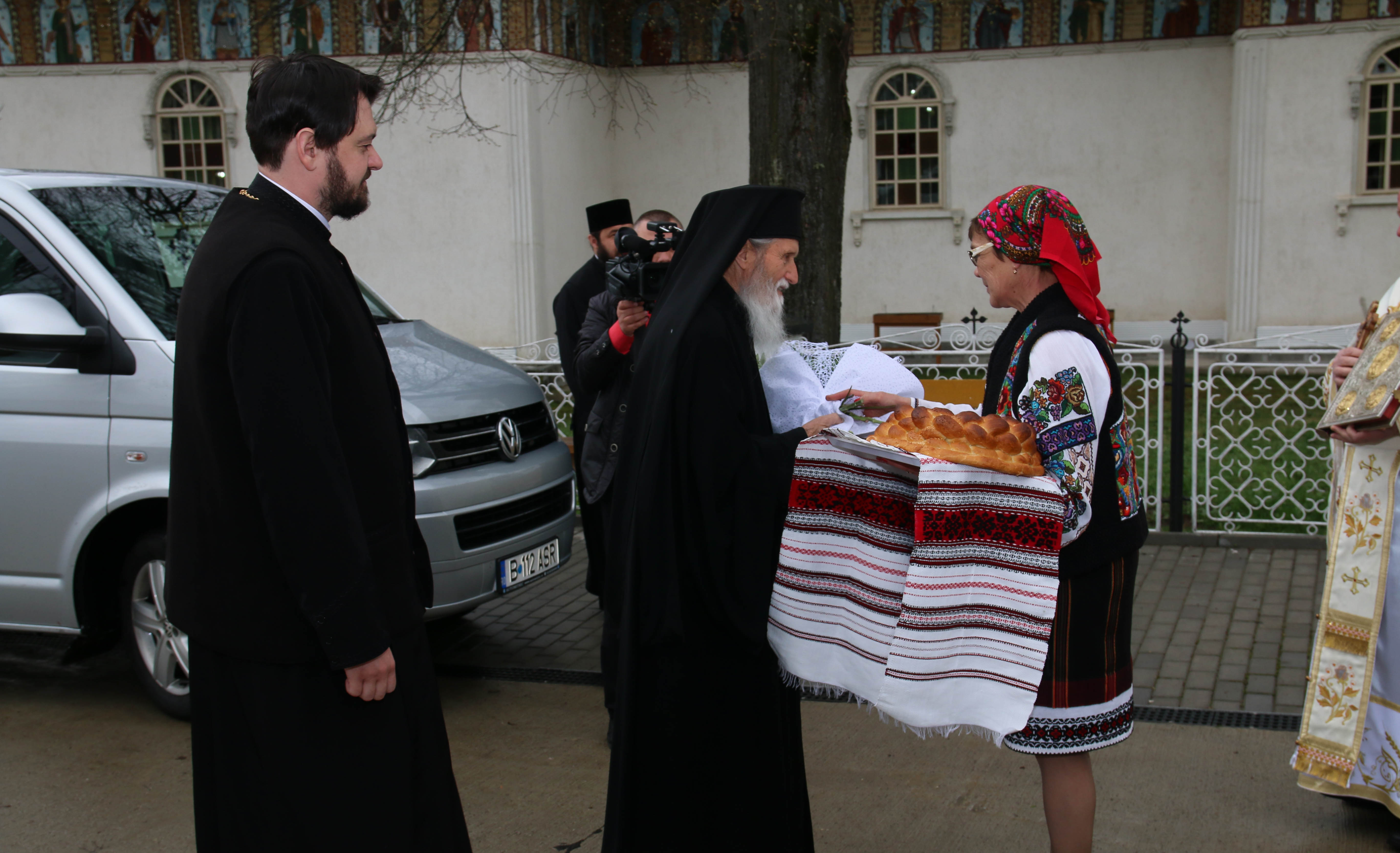 Liturghie arhierească la Mănăstirea Cămârzani